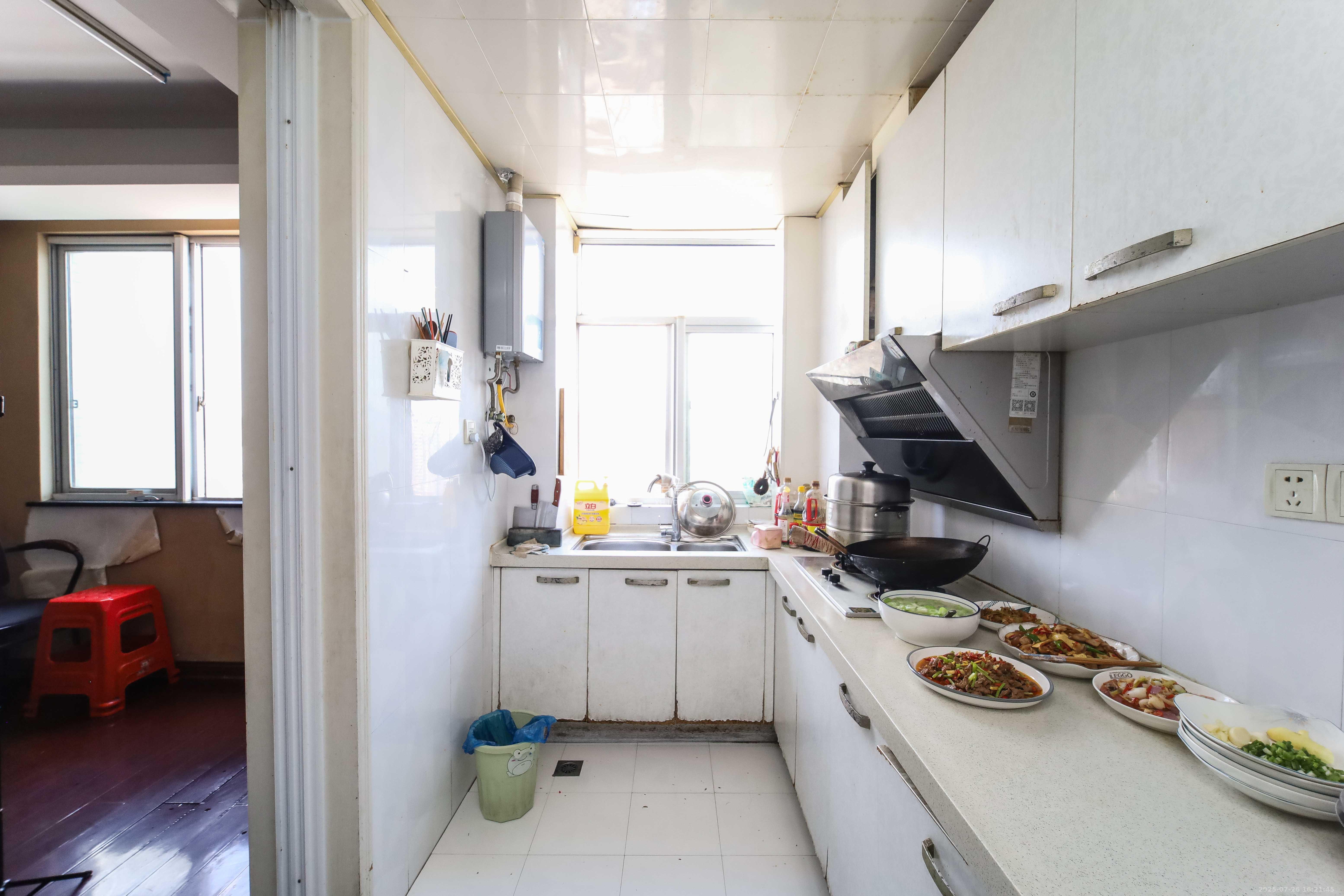 高桥现代商贸城 3室2厅2卫 79.8万 高桥现代商贸城 3室2厅2卫 79.8万厨房