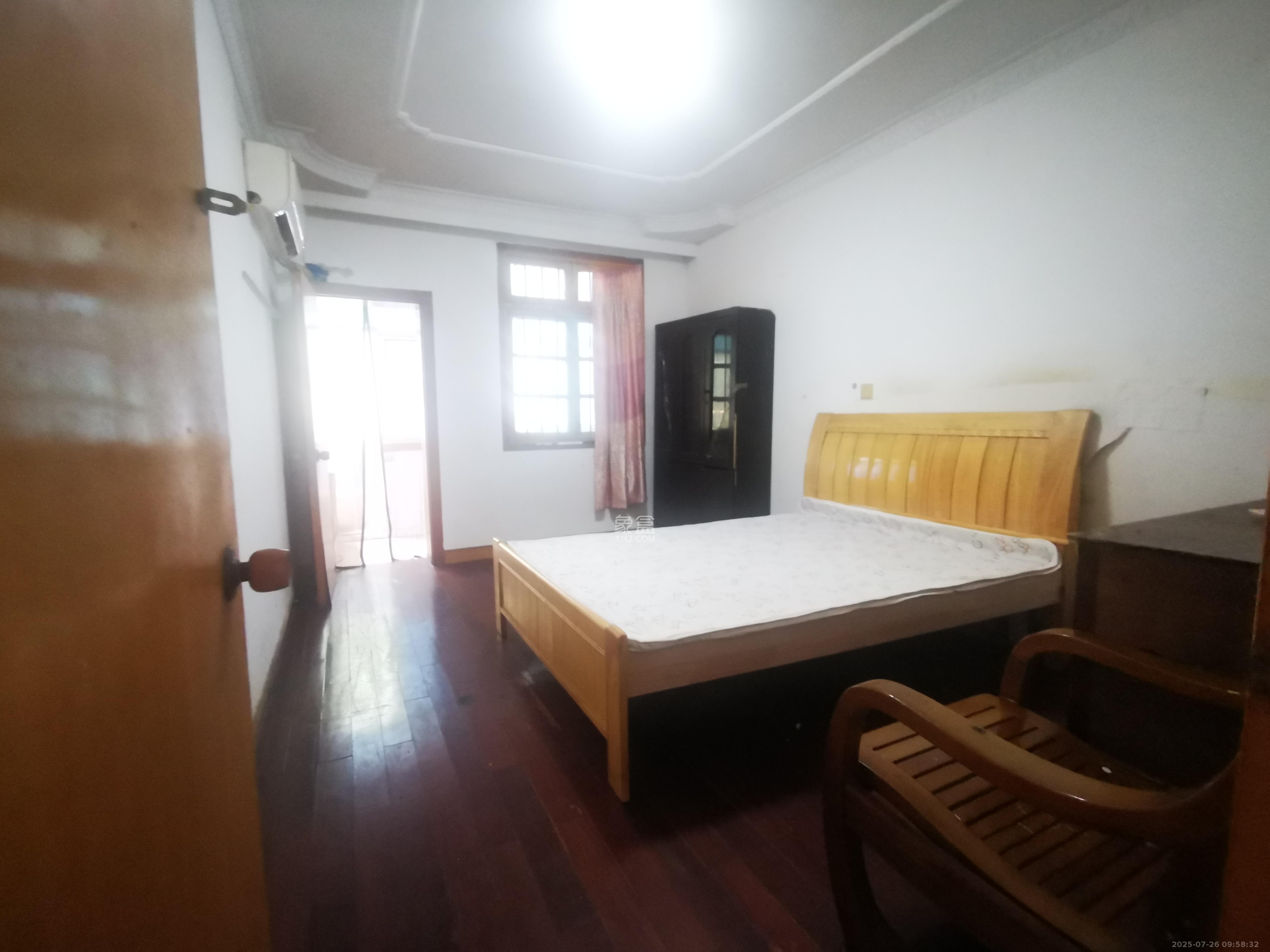 红旗区三片  2室1厅1卫    1400.0元/月室内图