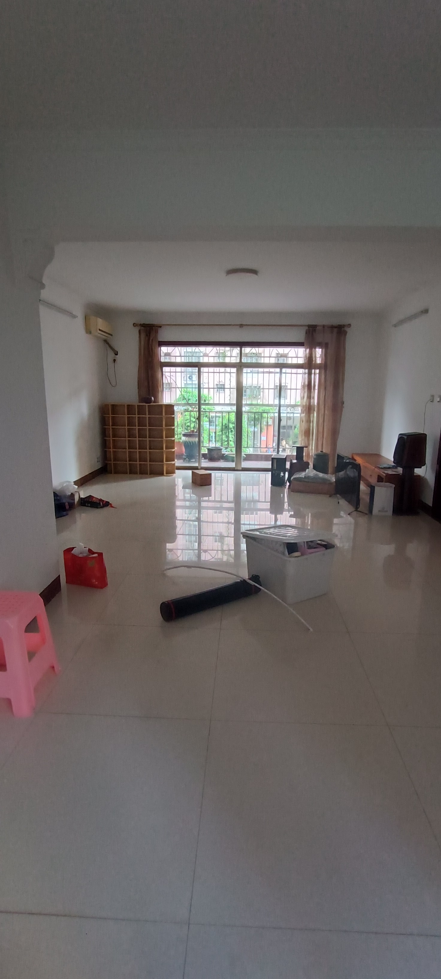 八一小区  3室2厅2卫    3200.0元/月 八一小区  3室2厅2卫    3200.0元/月室内图