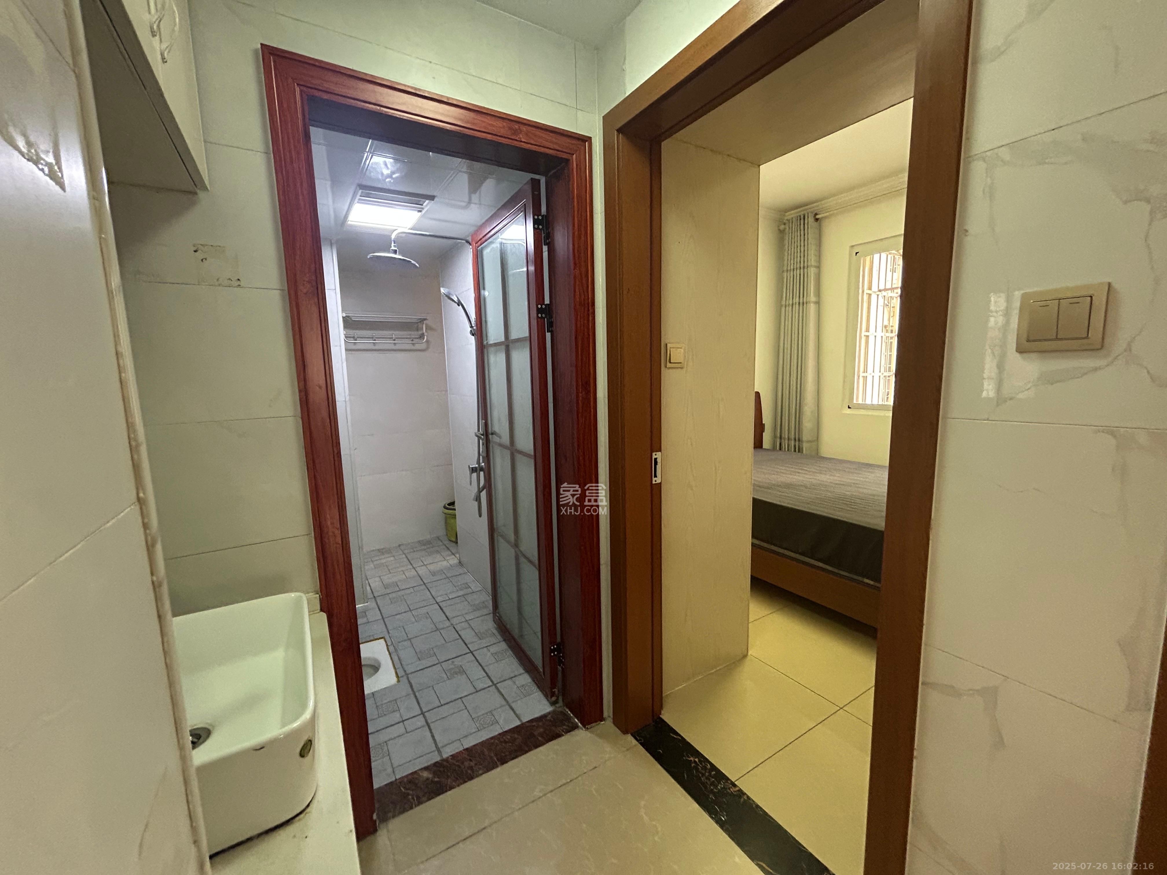 和康园小区 3室2厅1卫 2100.0元/月 和康园小区 3室2厅1卫 2100.0元/月室内图