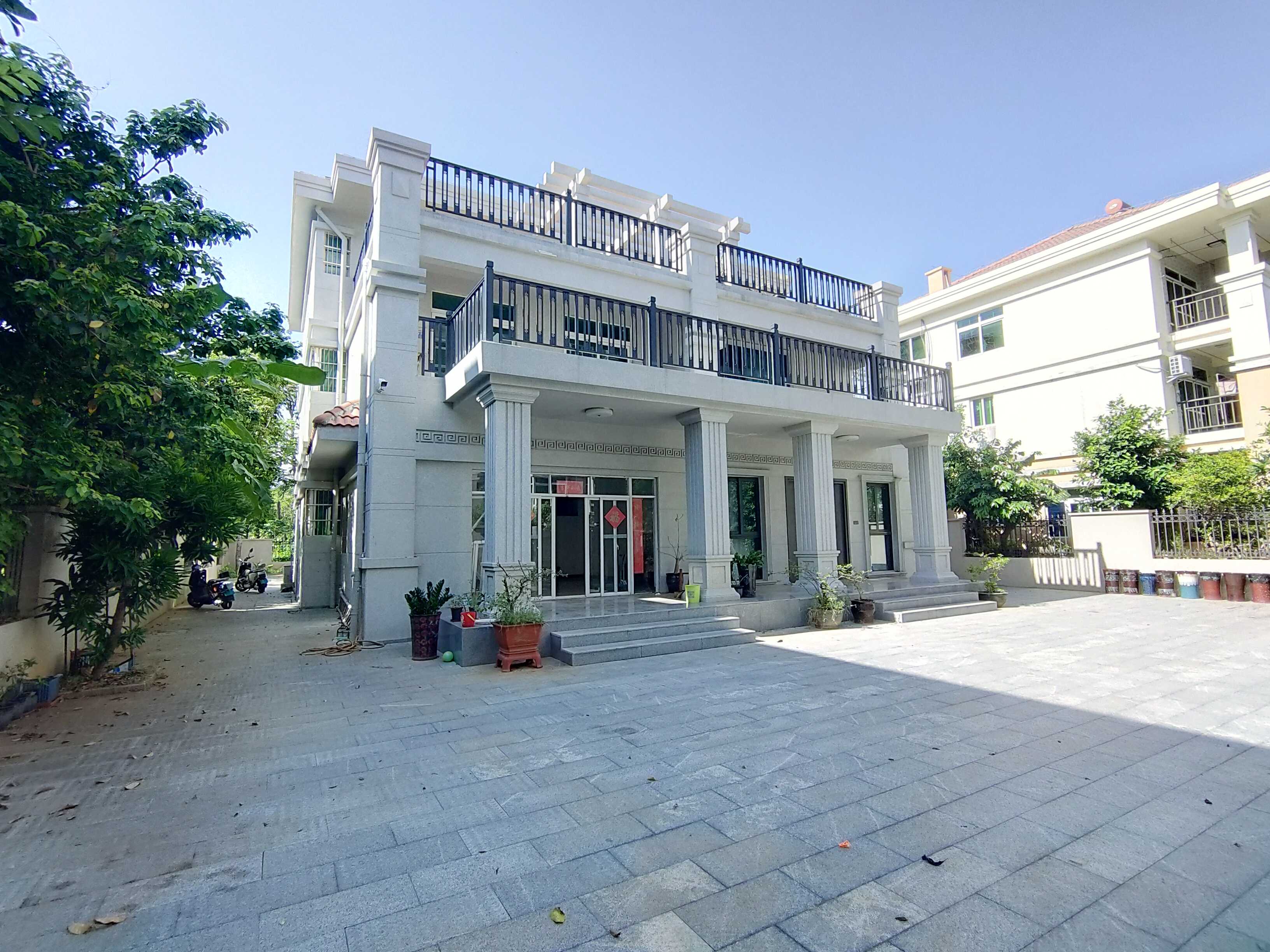 南方明珠  5室2厅4卫    15000.0元/月 南方明珠  5室2厅4卫    15000.0元/月