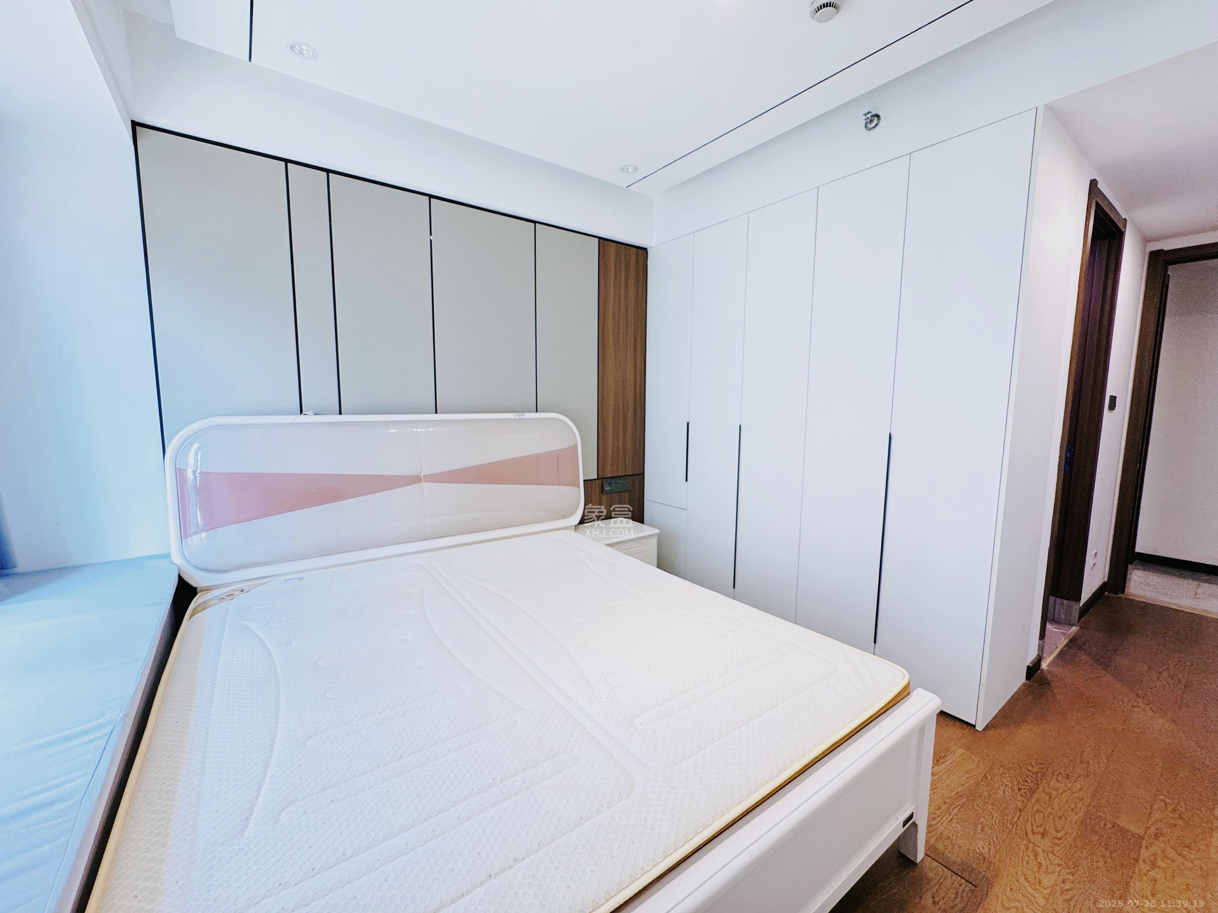 卓越中寰  3室2厅2卫   4500.00元/月室内图