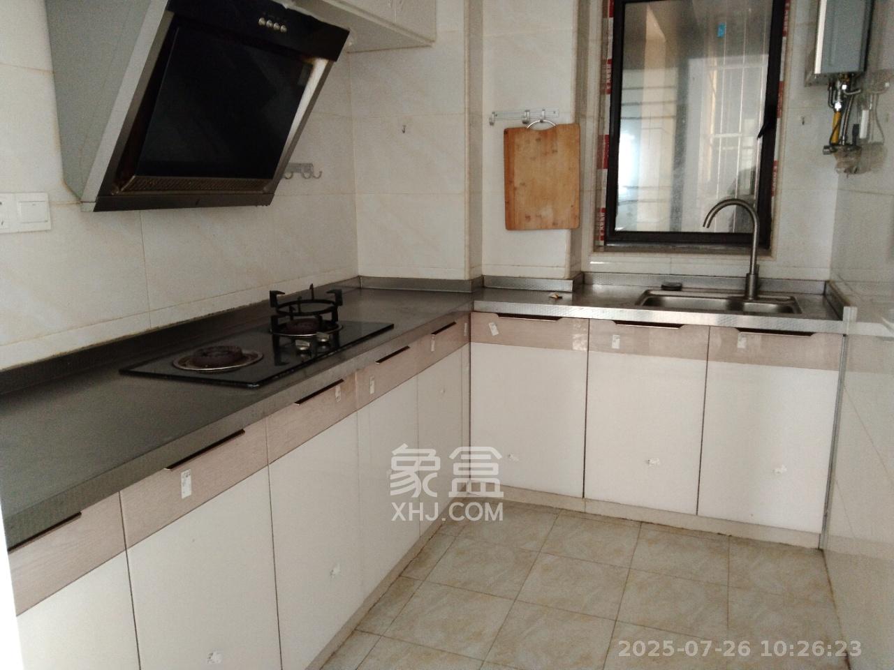 绿地新都会  3室2厅2卫   2400.00元/月室内图