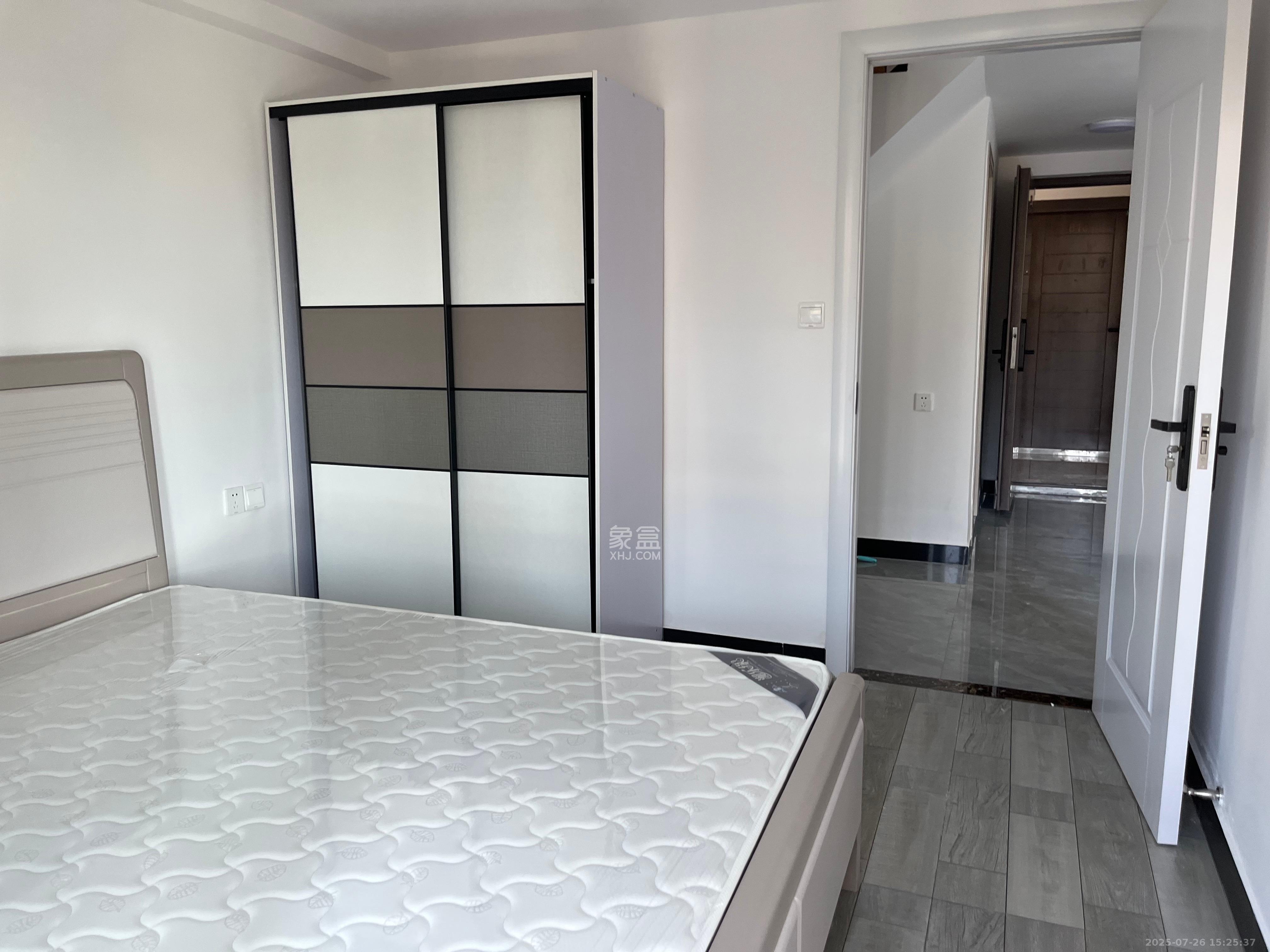 万科金色麦田  3室2厅2卫    2300.0元/月室内图