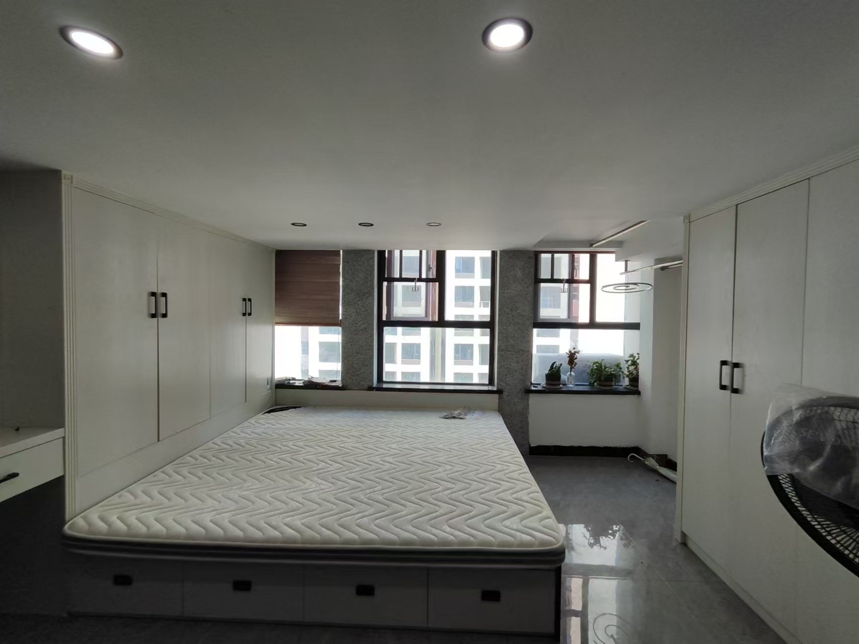百弘学府城  3室1厅1卫   1200.00元/月室内图
