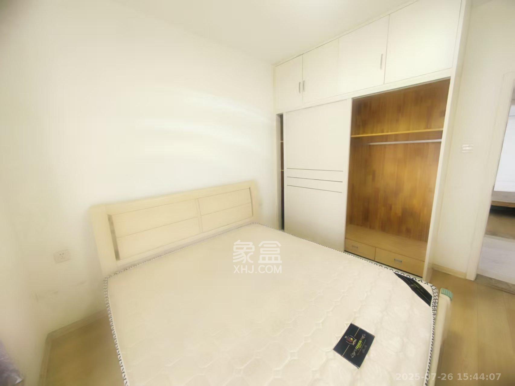 鑫远御文台一期  1室2厅1卫   2300.00元/月室内图