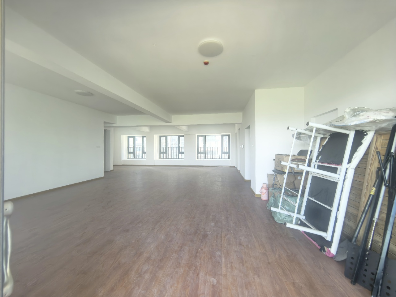 华盛御品 5室2厅3卫 300.0万 华盛御品 5室2厅3卫 300.0万室内图