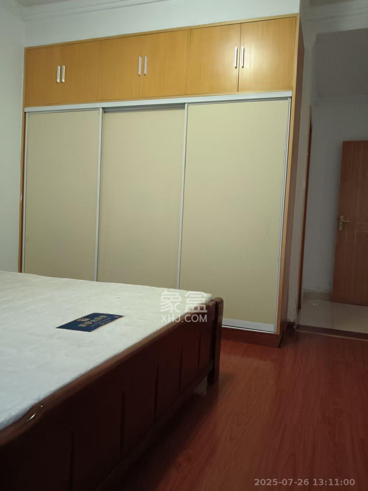 麓山润城  3室2厅1卫    2300.0元/月室内图