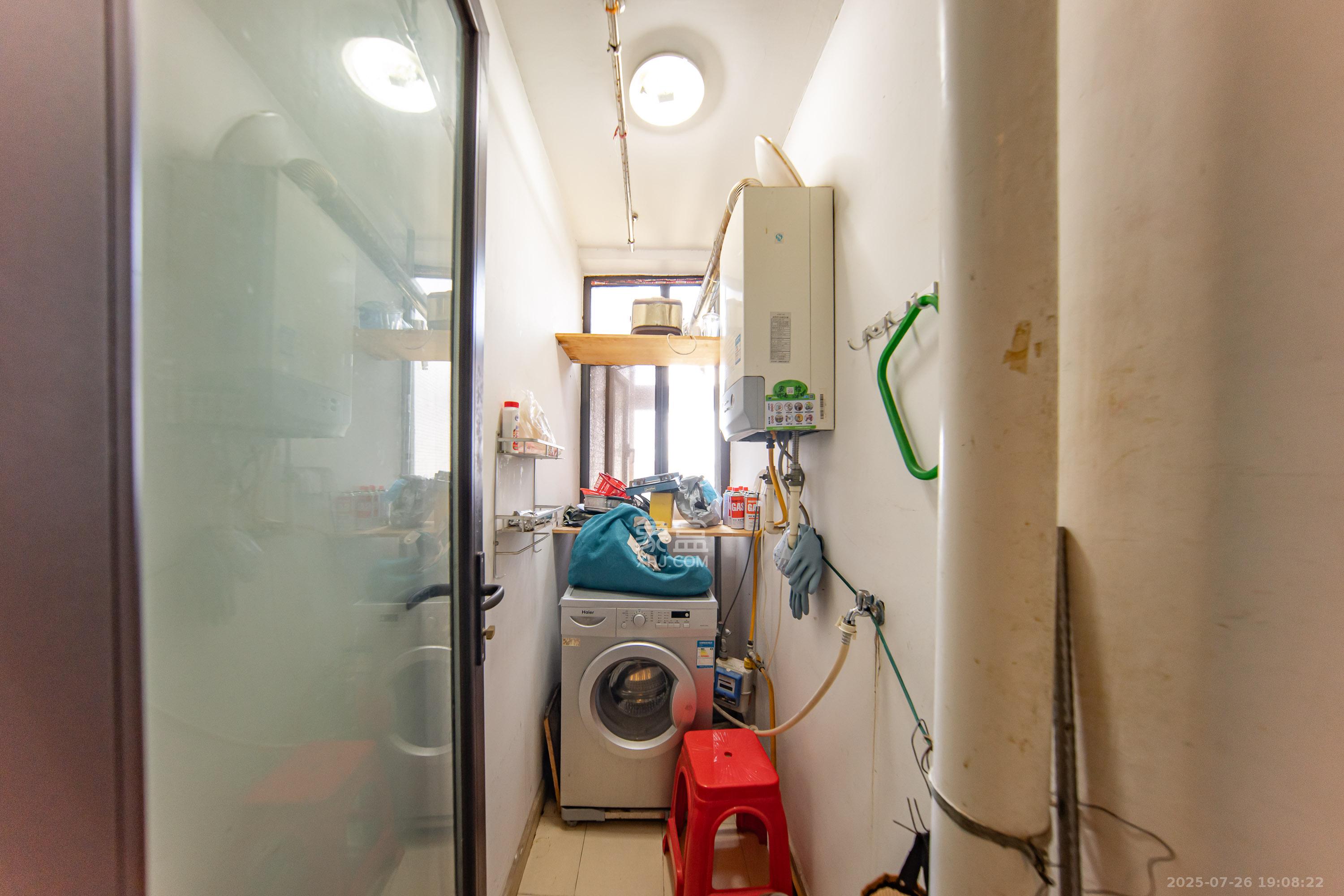 中海国际一期 3室2厅1卫 72.0万 中海国际一期 3室2厅1卫 72.0万阳台