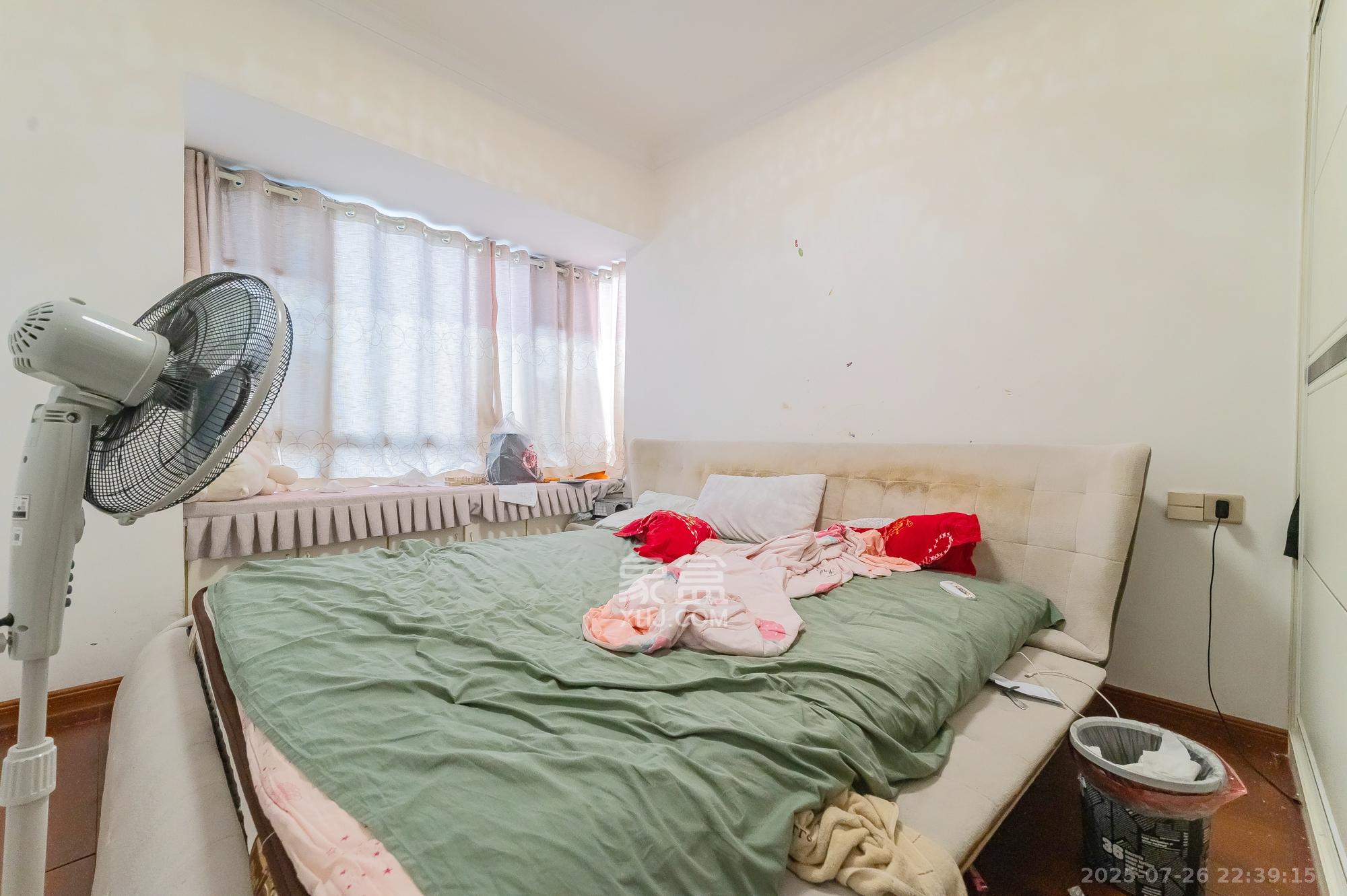 海伦春天  3室2厅1卫    72.8万卧室