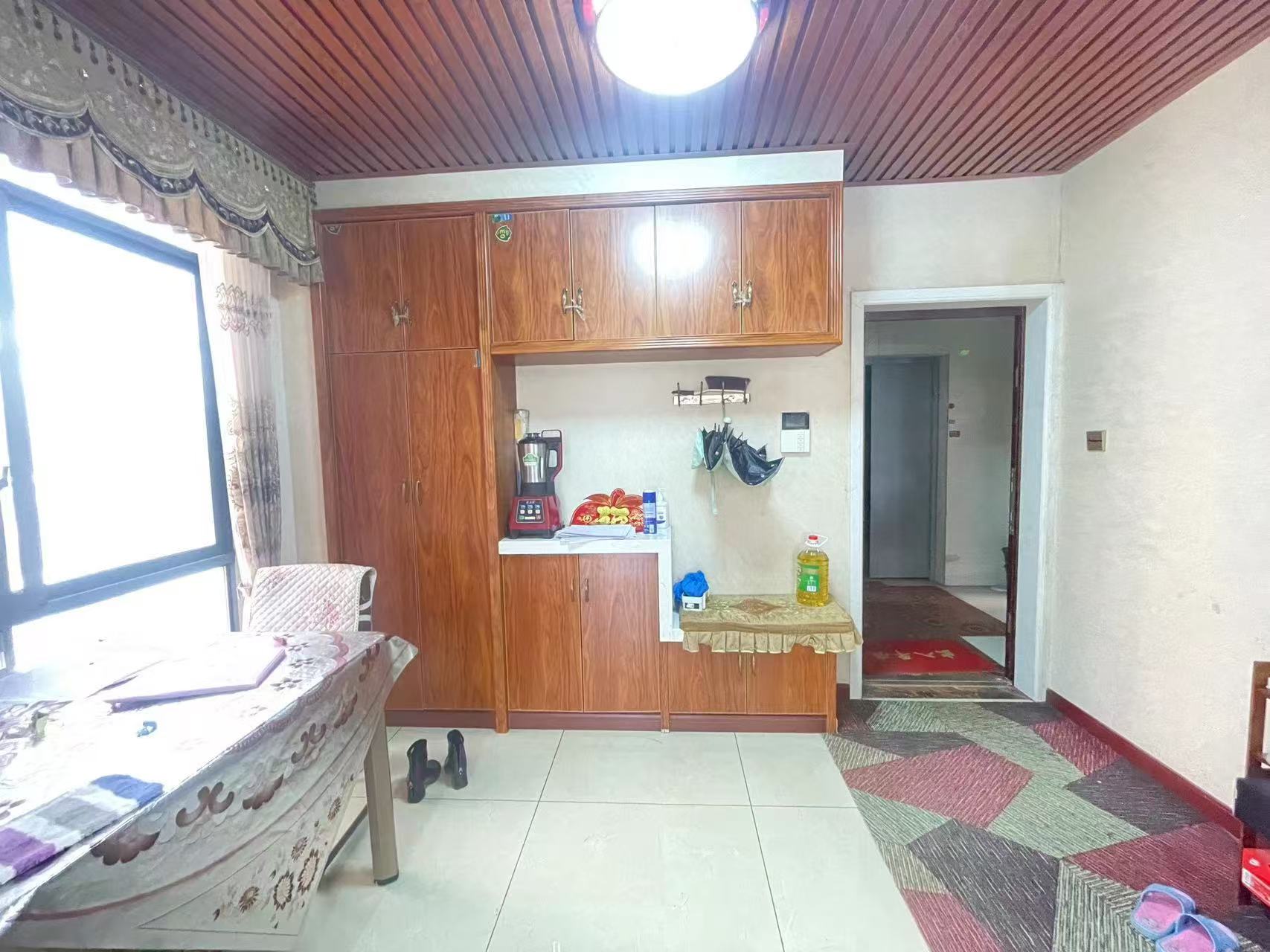 江山花苑  4室2厅2卫    2000.0元/月 江山花苑  4室2厅2卫    2000.0元/月室内图