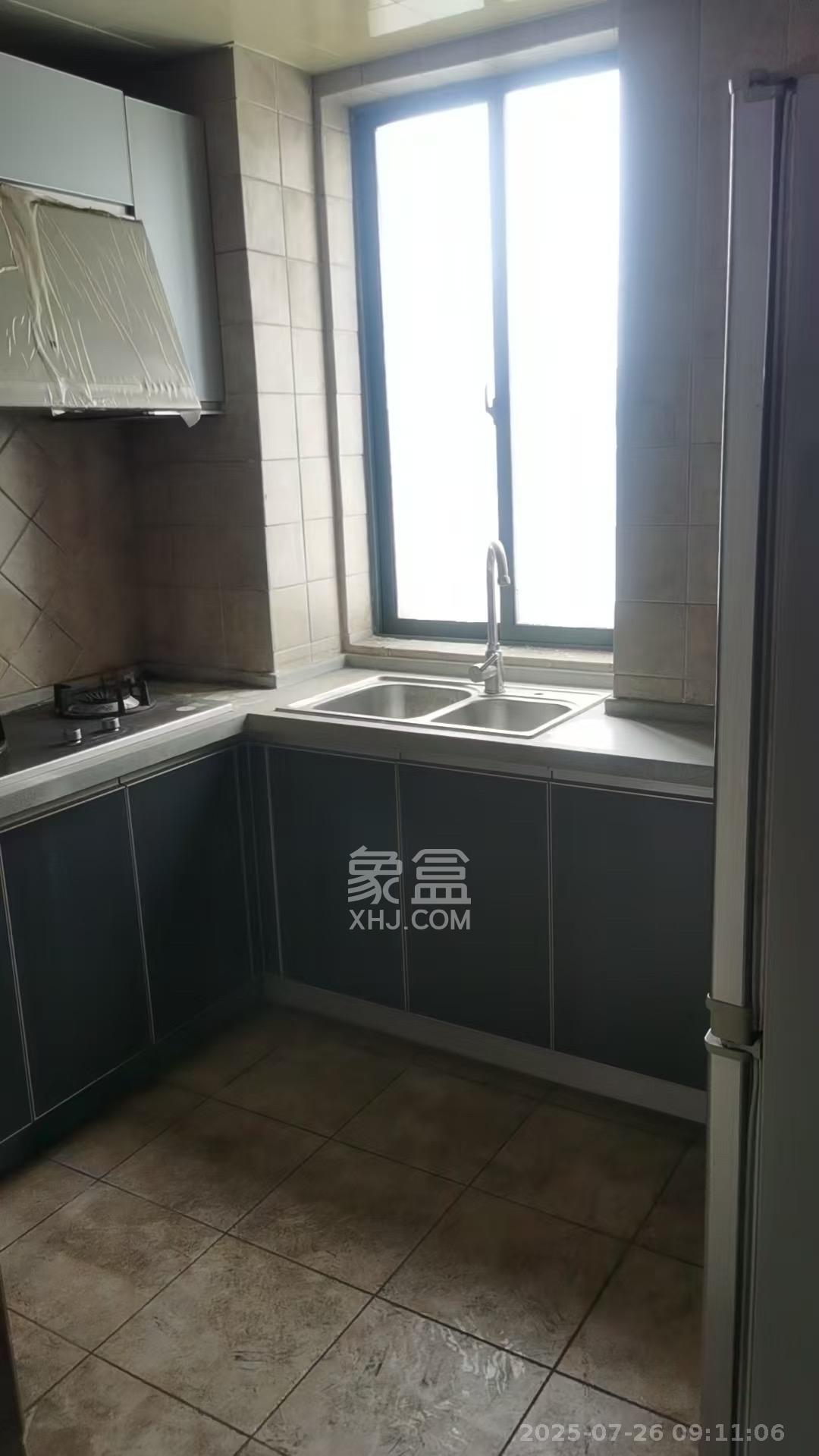 水岸兰庭  3室2厅2卫    2500.0元/月室内图