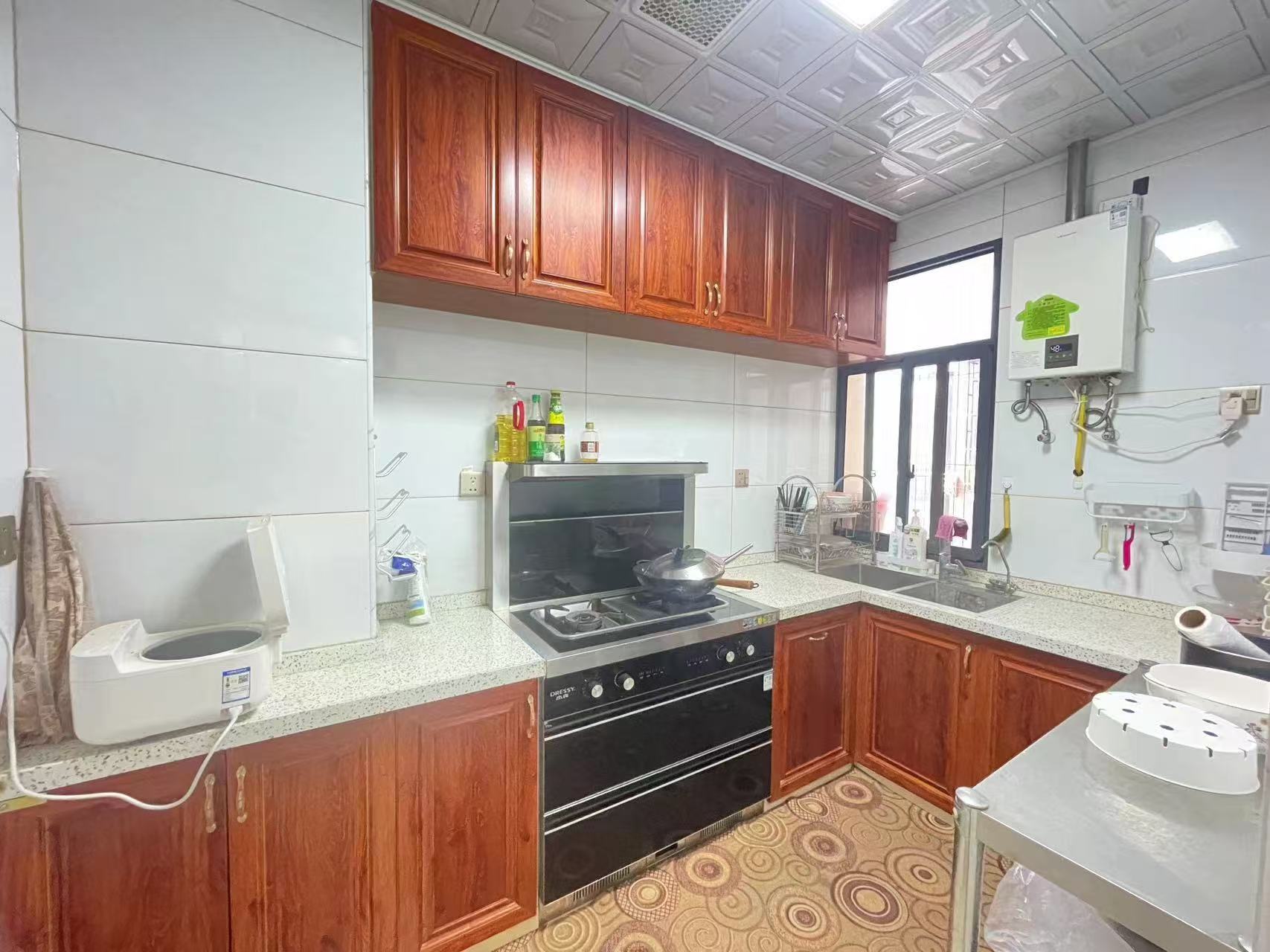 江山花苑  4室2厅2卫    2000.0元/月 江山花苑  4室2厅2卫    2000.0元/月室内图