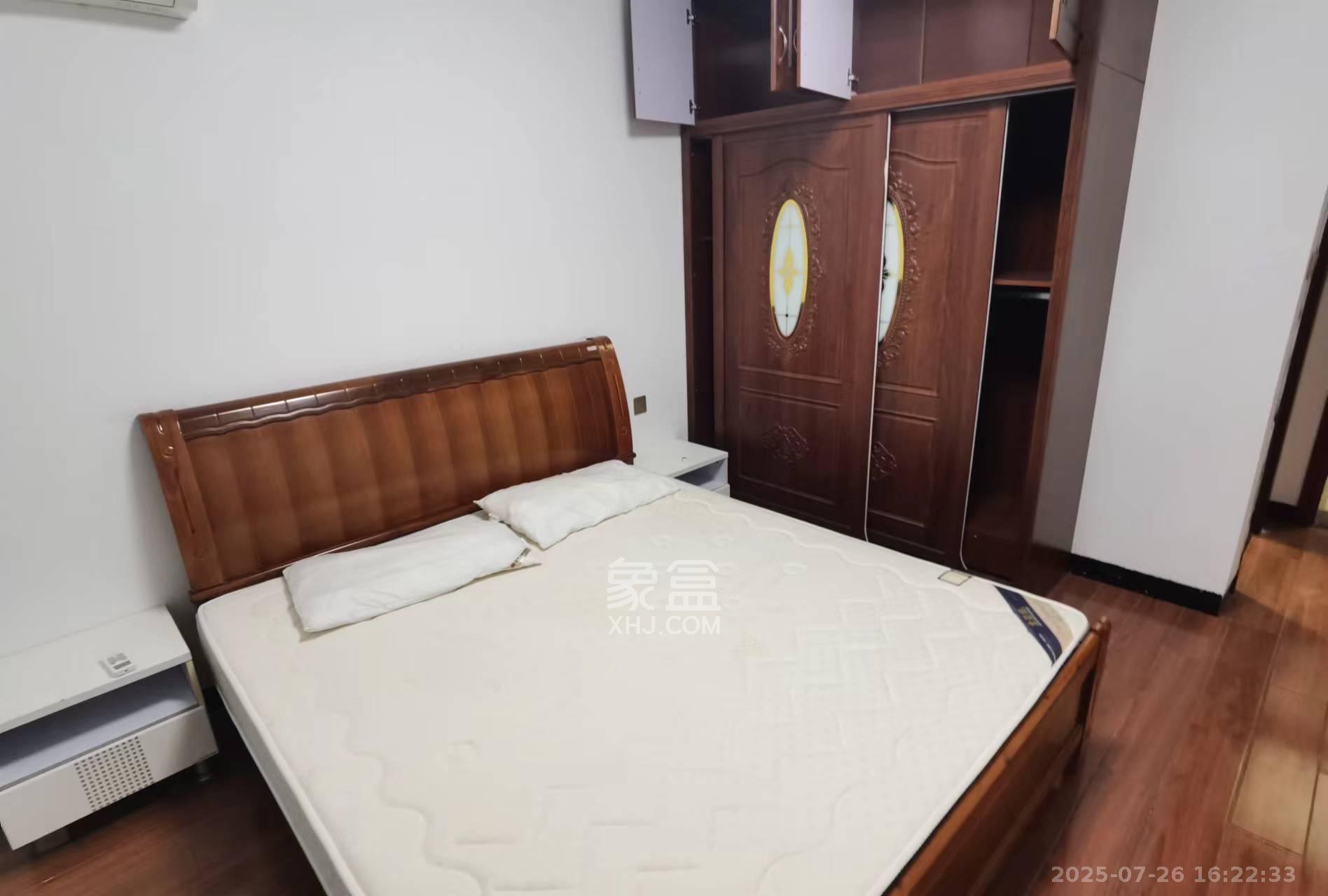 八方小区B区  3室2厅2卫    4500.0元/月室内图