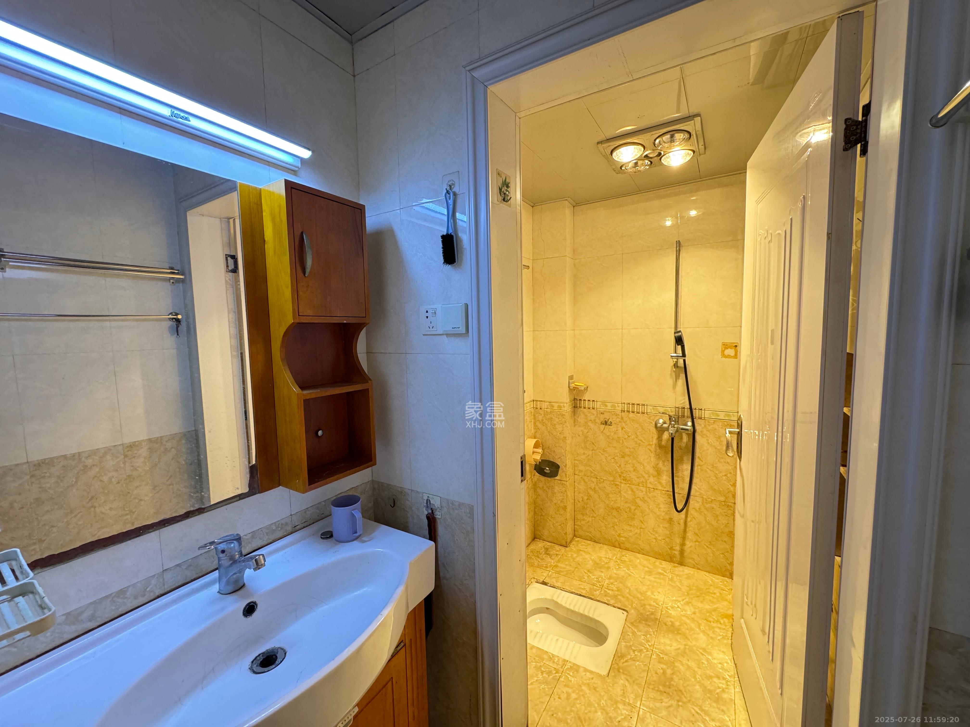 楚天中苑 3室2厅2卫 2000.0元/月 楚天中苑 3室2厅2卫 2000.0元/月室内图