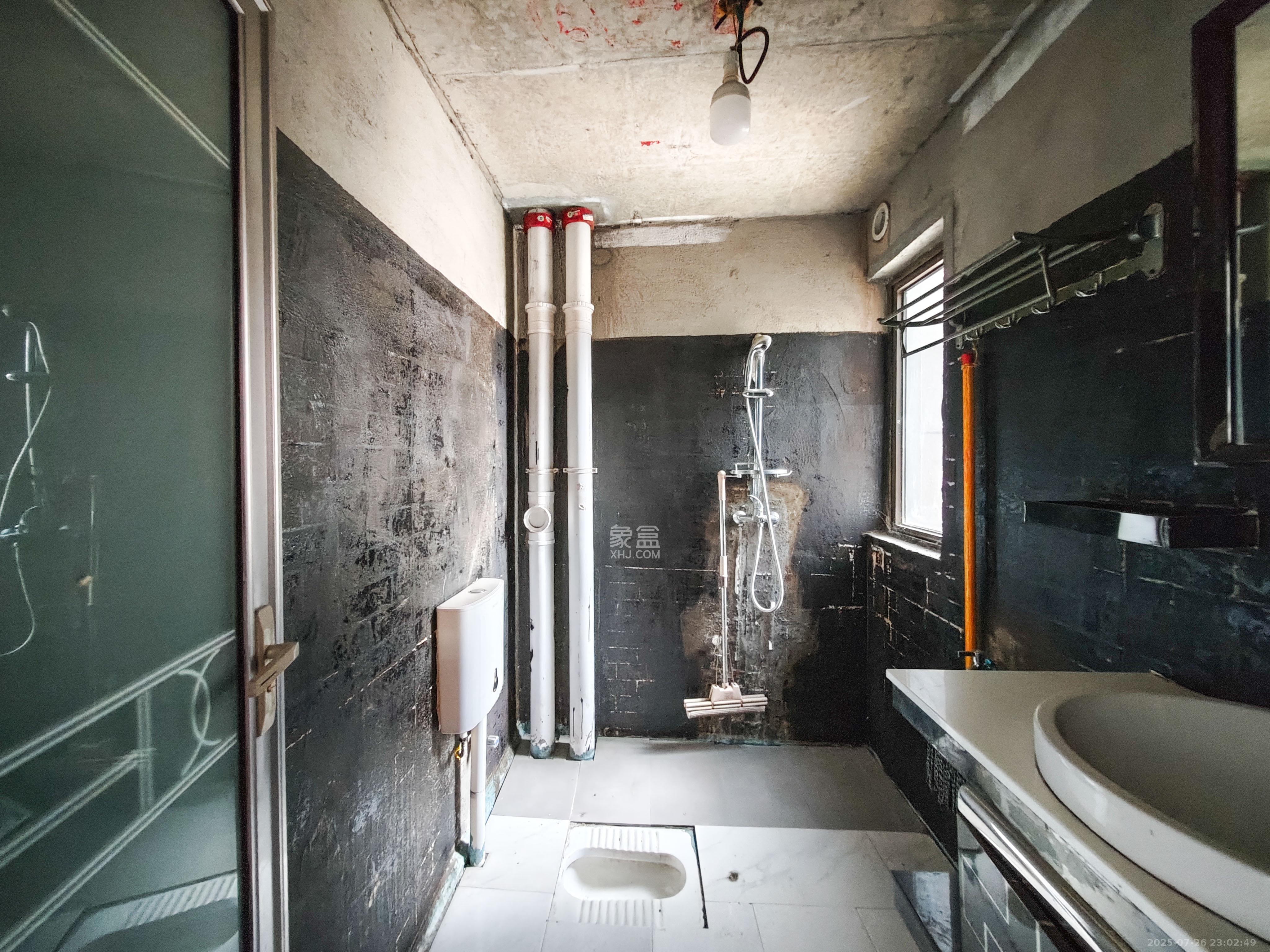 山语城三期  3室2厅2卫    82.0万 山语城三期  3室2厅2卫    82.0万卫生间