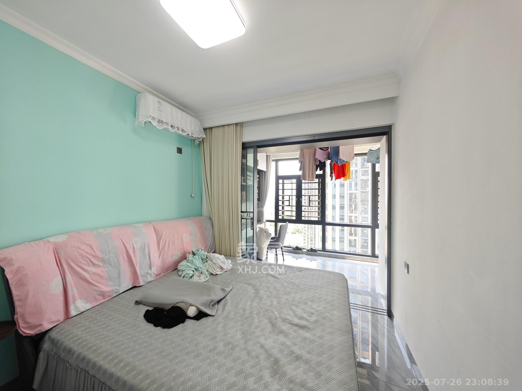 星发东宸花园 4室2厅2卫 111.8万 星发东宸花园 4室2厅2卫 111.8万卧室