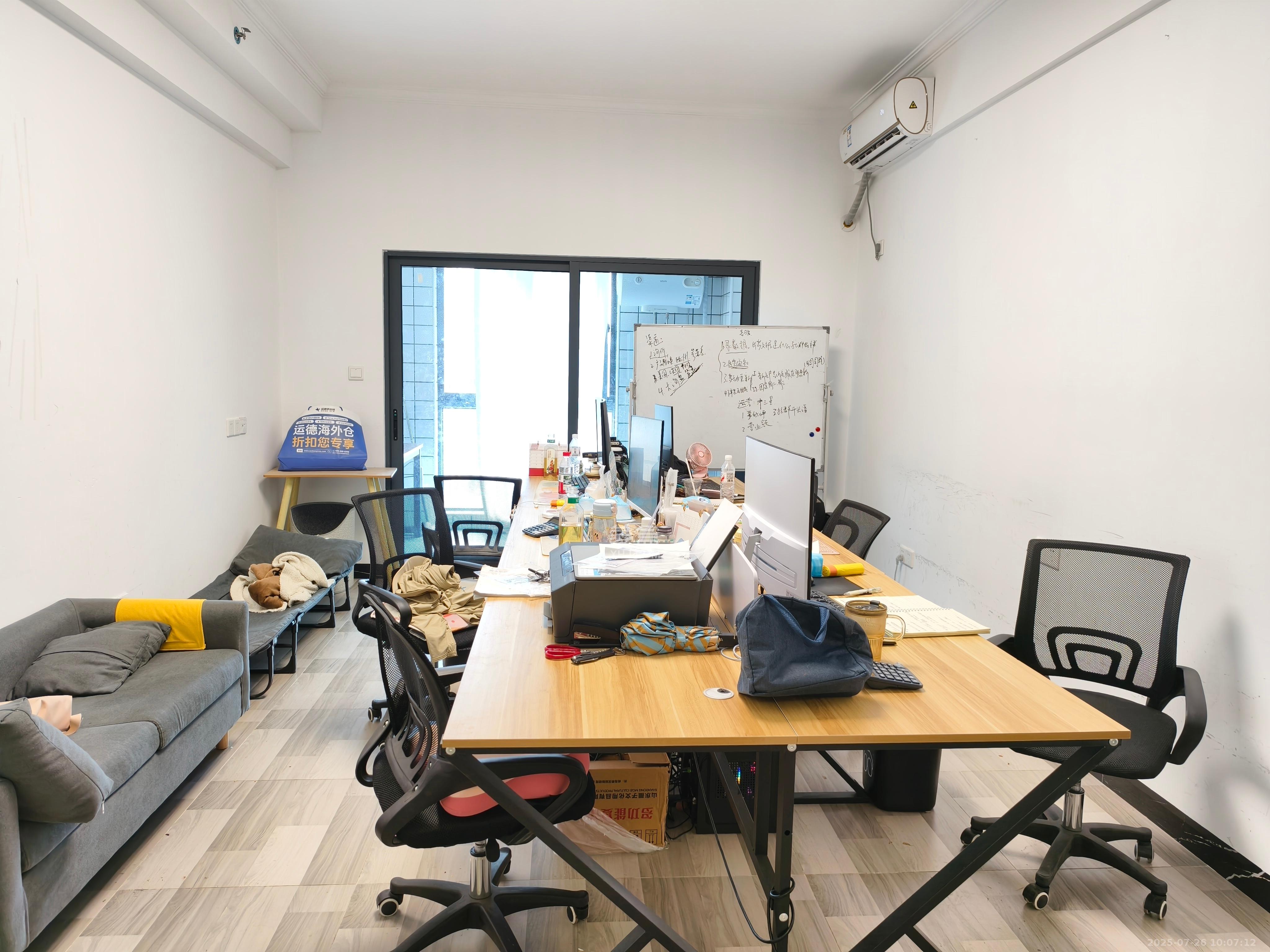 明发国际城 1室1厅1卫 1300.0元/月 明发国际城 1室1厅1卫 1300.0元/月室内图