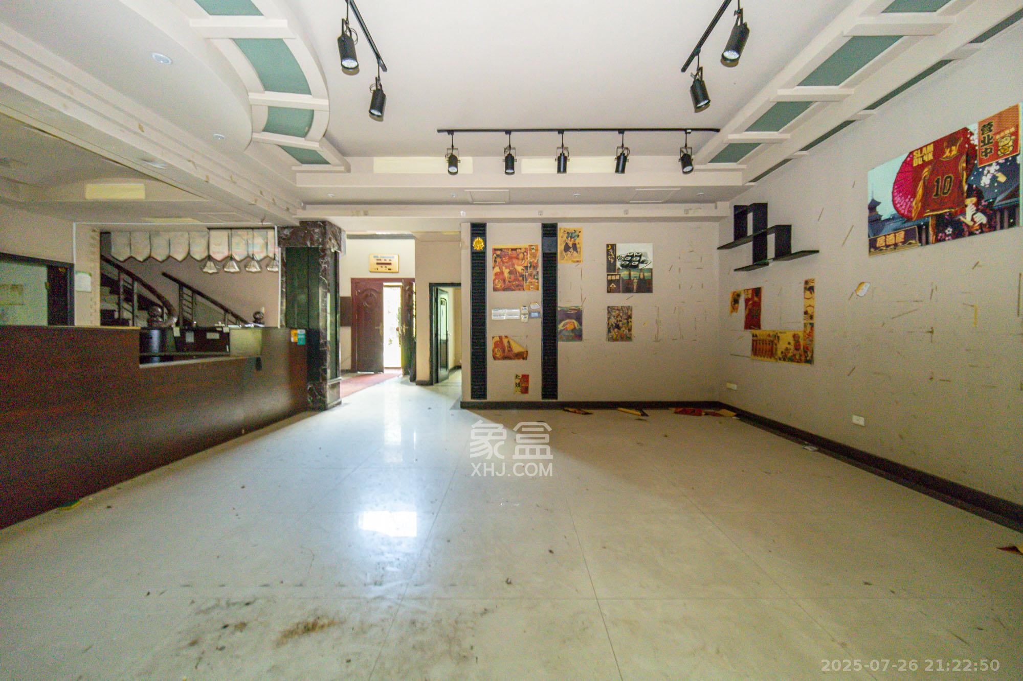 泰格林纸  6室2厅6卫    498.0万 泰格林纸  6室2厅6卫    498.0万客厅