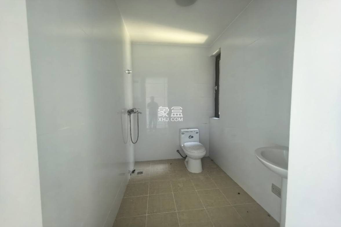 华盛御品 5室2厅3卫 300.0万 华盛御品 5室2厅3卫 300.0万室内图