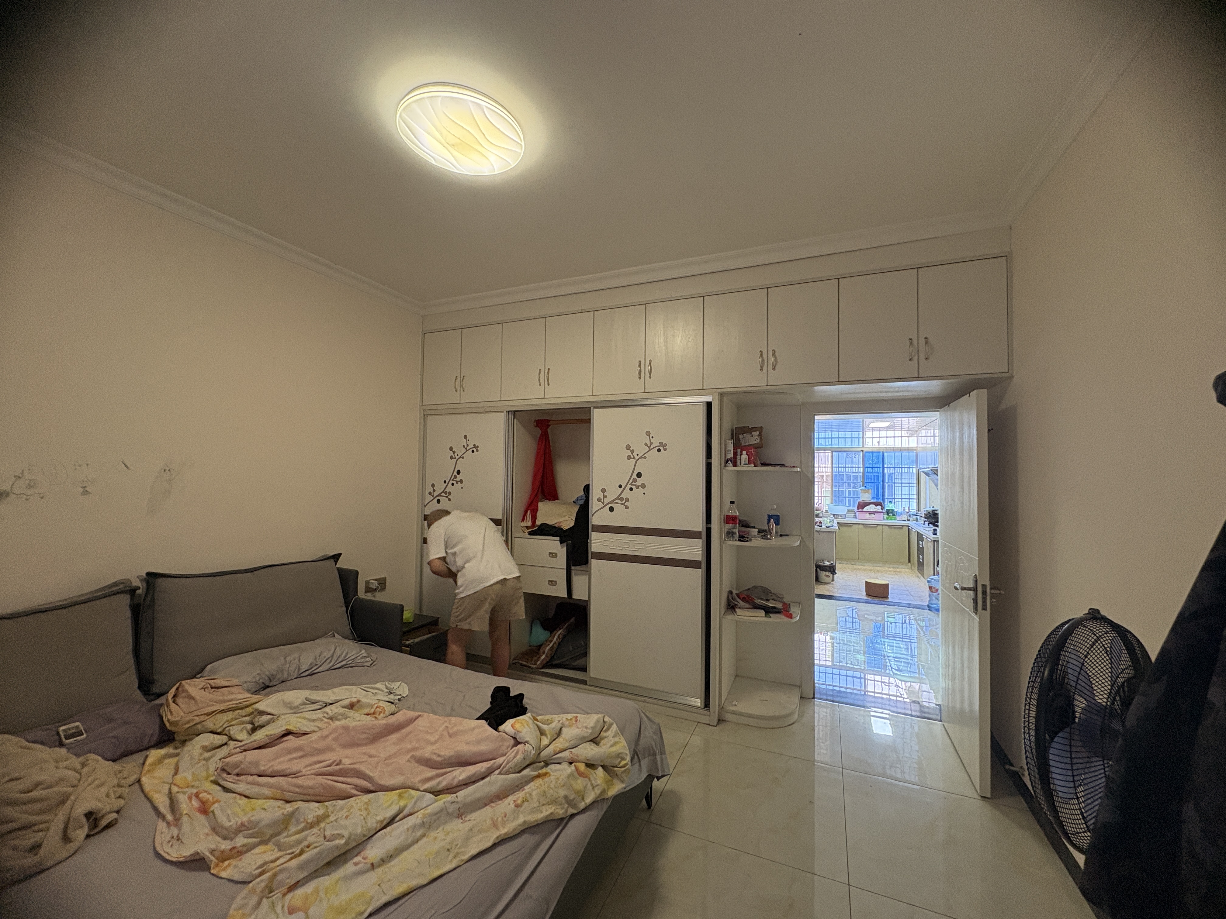 育财农贸市场（民营市场）  3室2厅1卫    38.0万卧室