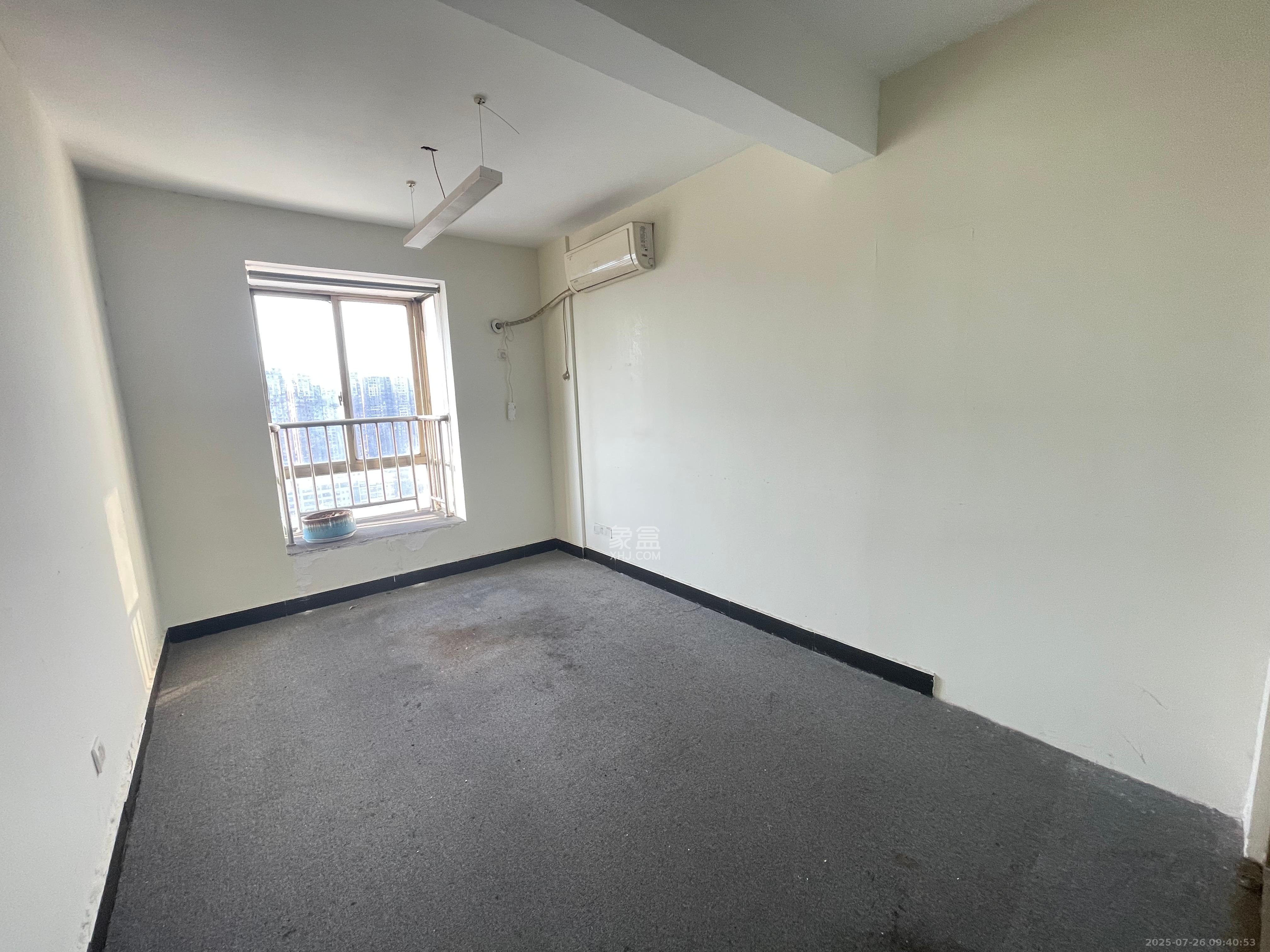 蔚蓝天空 4室2厅1卫 3800.0元/月 蔚蓝天空 4室2厅1卫 3800.0元/月室内图