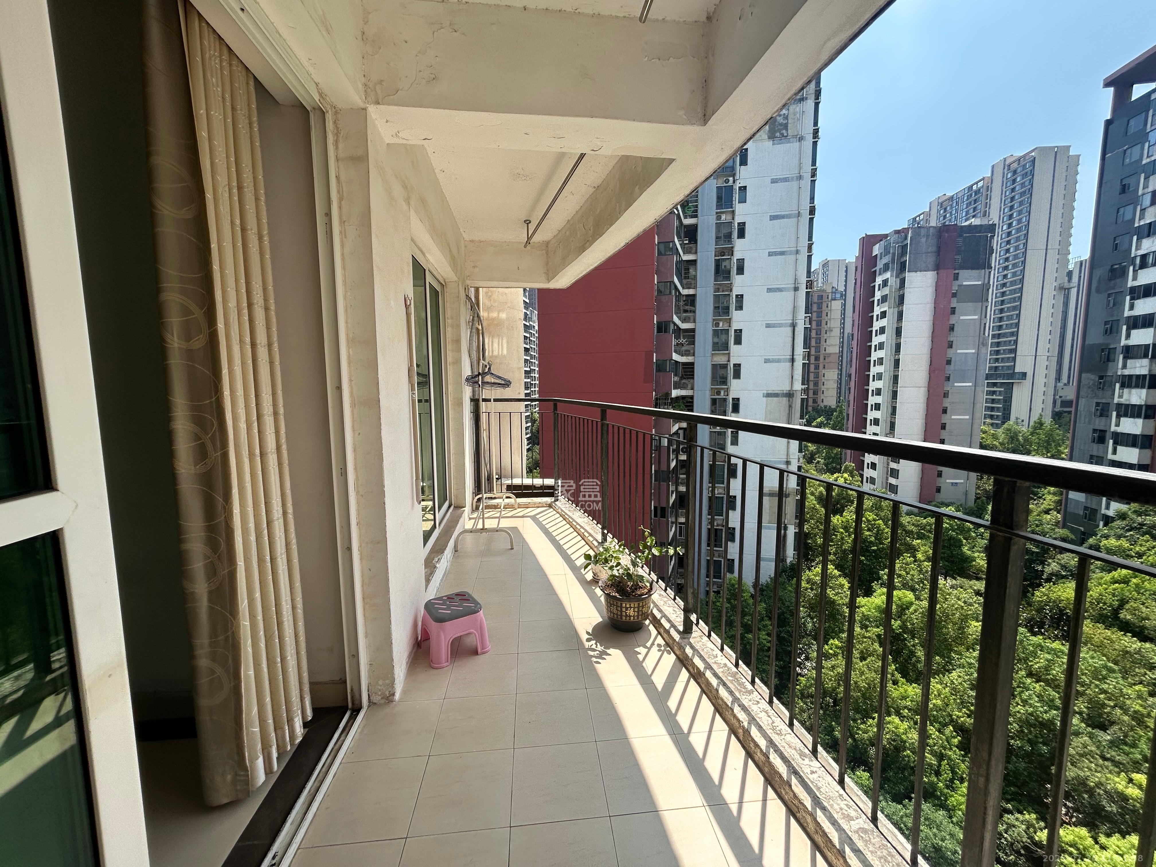 珠江花城一期桂苑  3室2厅2卫    2100.0元/月 珠江花城一期桂苑  3室2厅2卫    2100.0元/月室内图