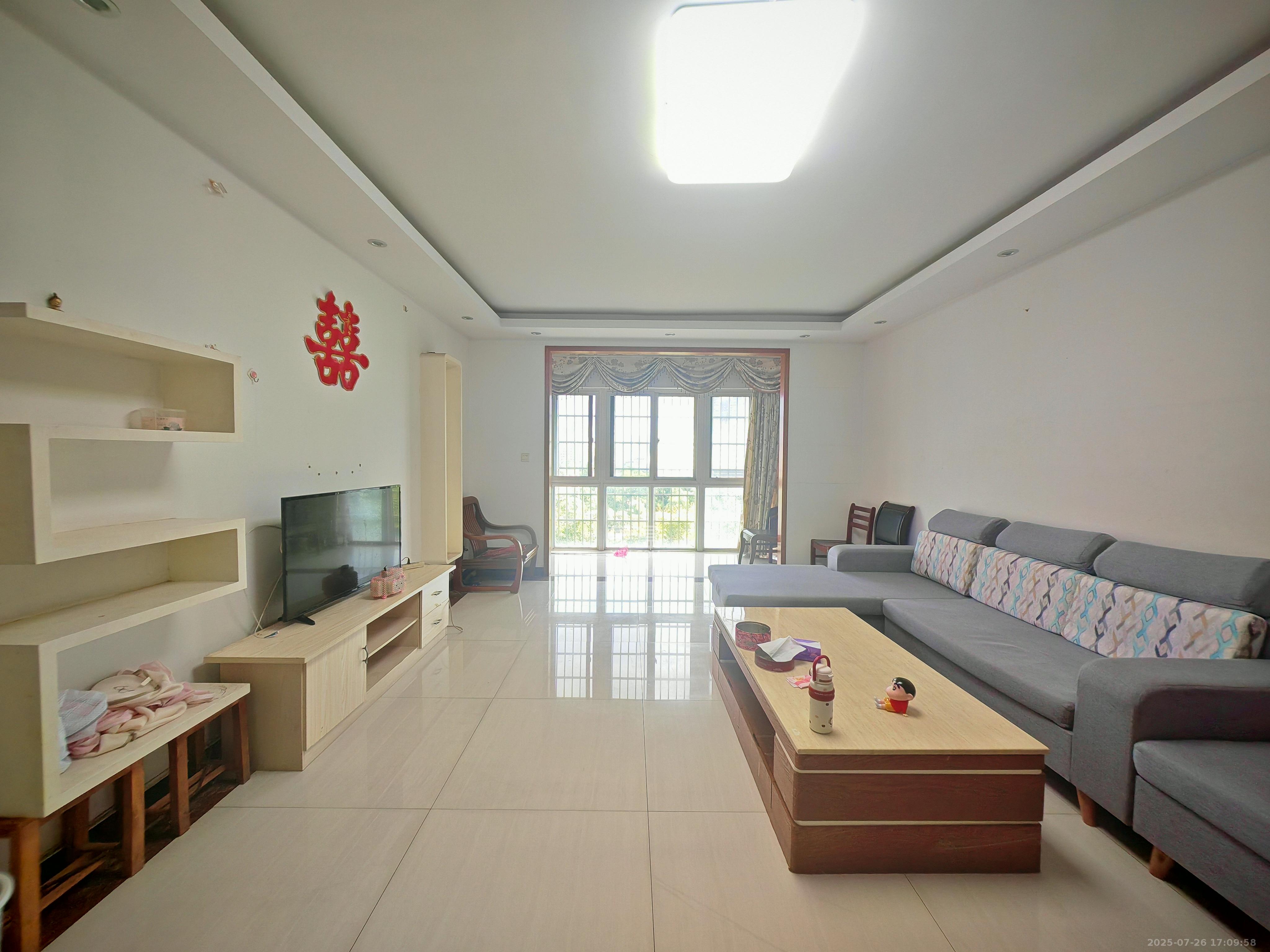 西城公寓  3室2厅2卫   2200.00元/月室内图1