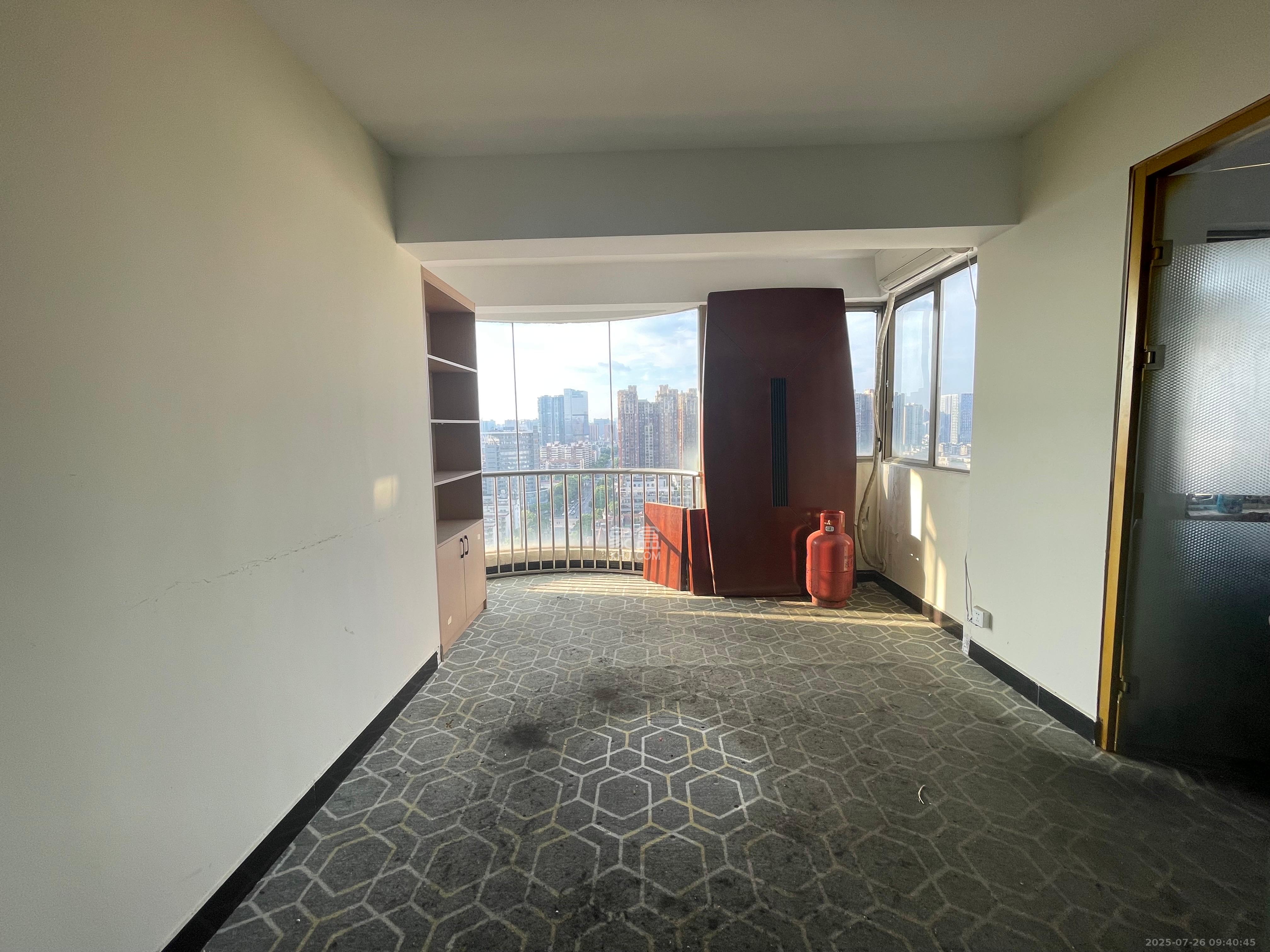 蔚蓝天空 4室2厅1卫 3800.0元/月 蔚蓝天空 4室2厅1卫 3800.0元/月室内图