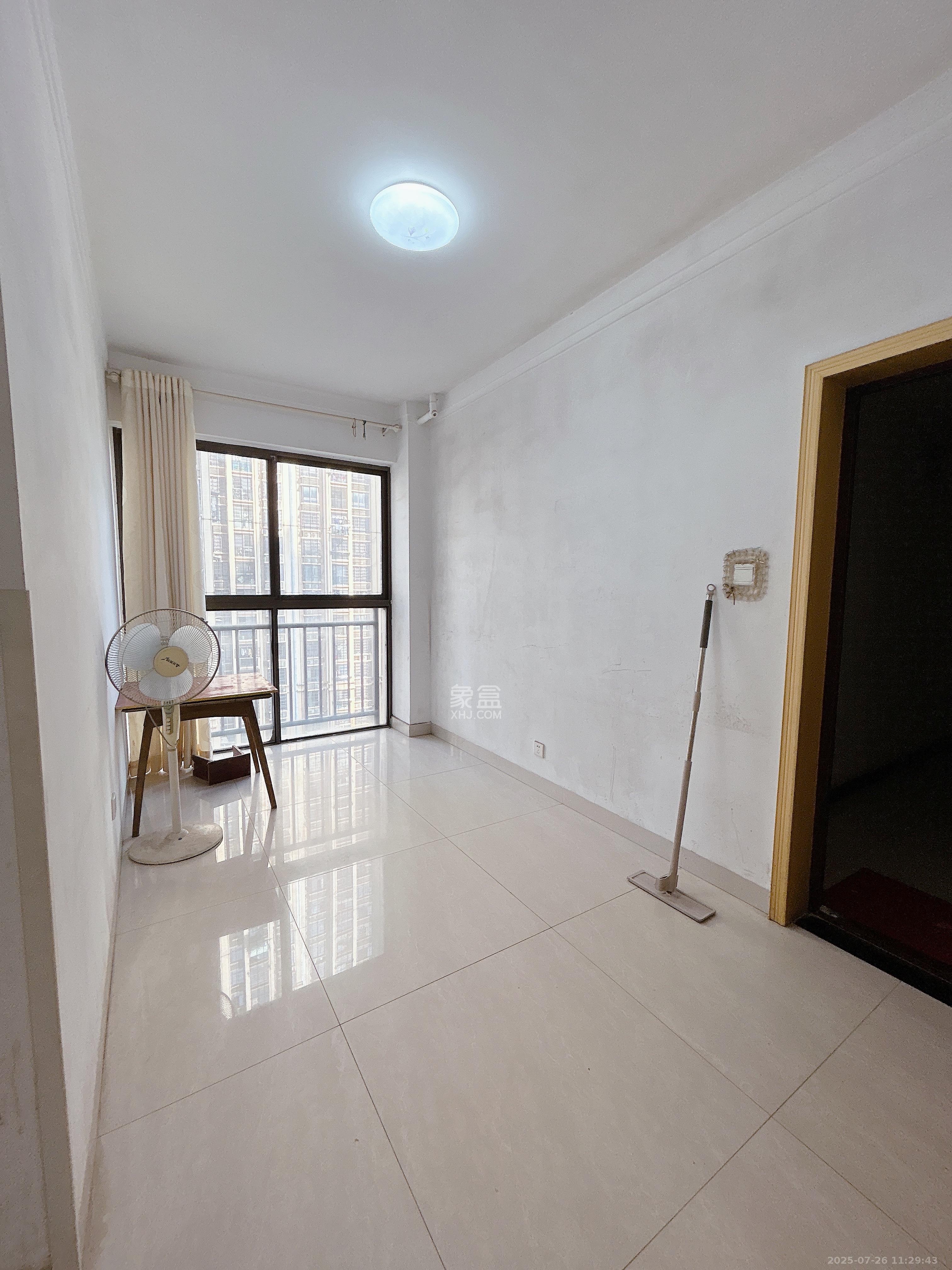 旭辉华庭  3室2厅2卫    1800.0元/月室内图