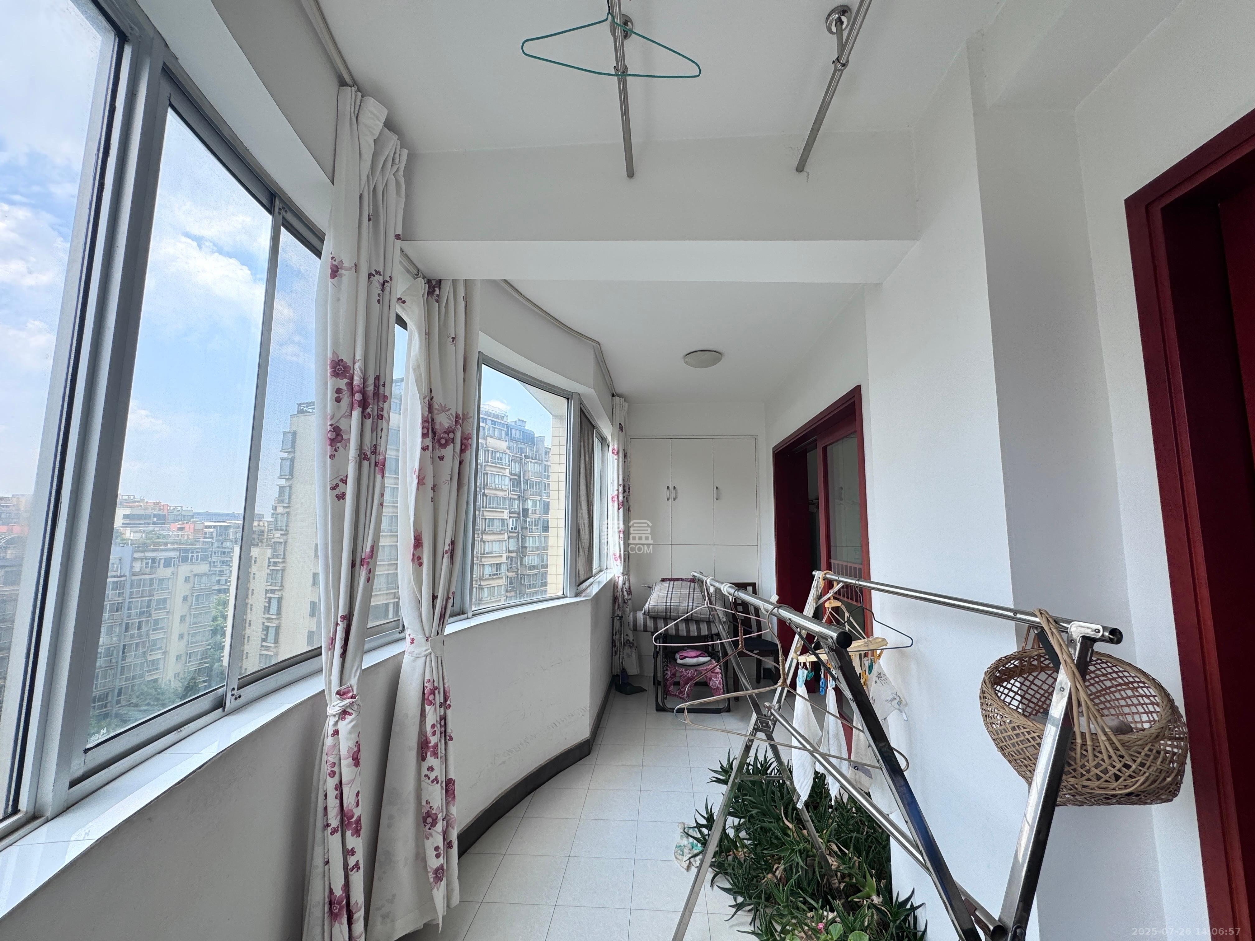 湘超景园  4室2厅2卫    3000.0元/月室内图