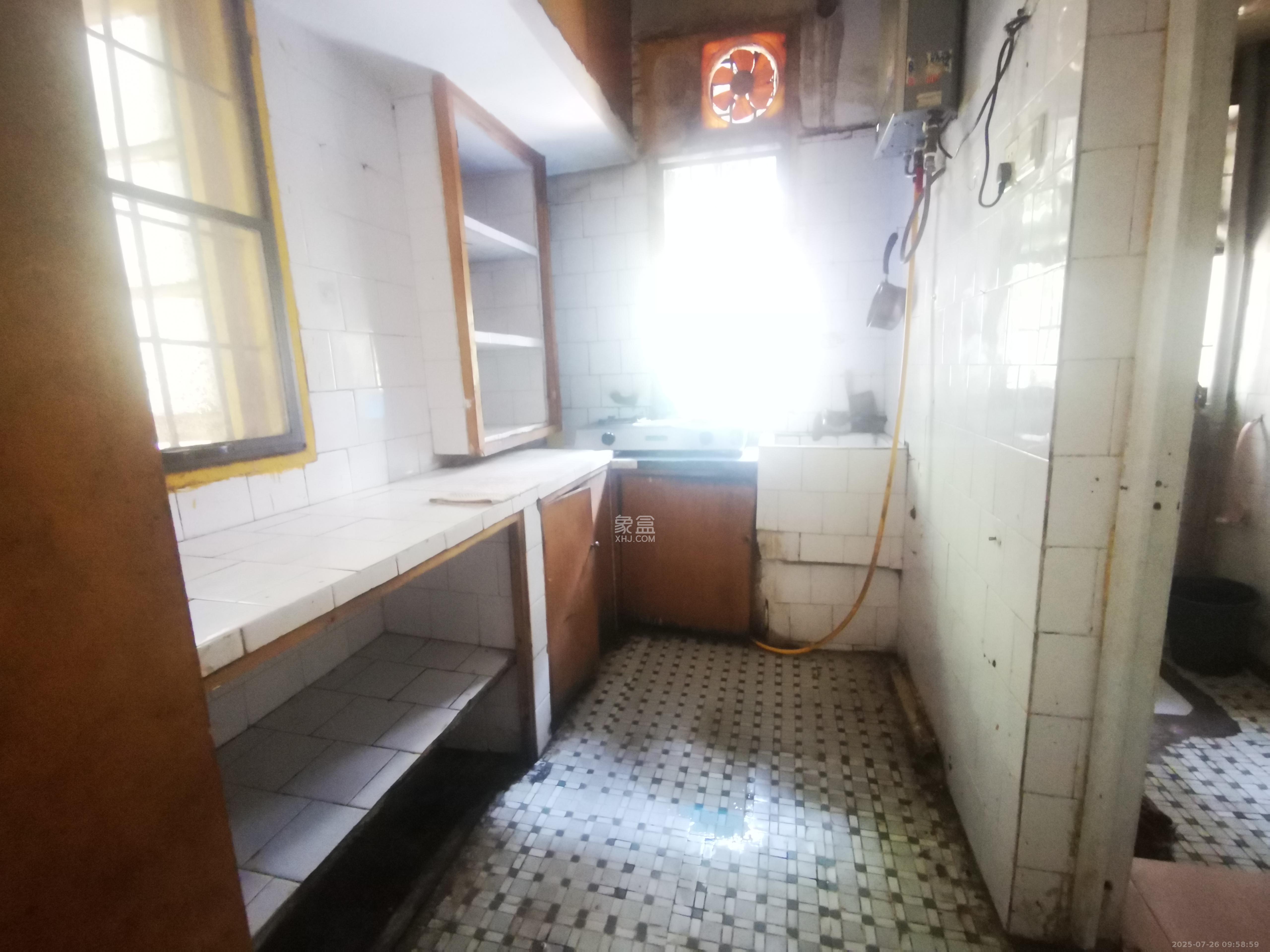 红旗区三片  2室1厅1卫    1400.0元/月室内图