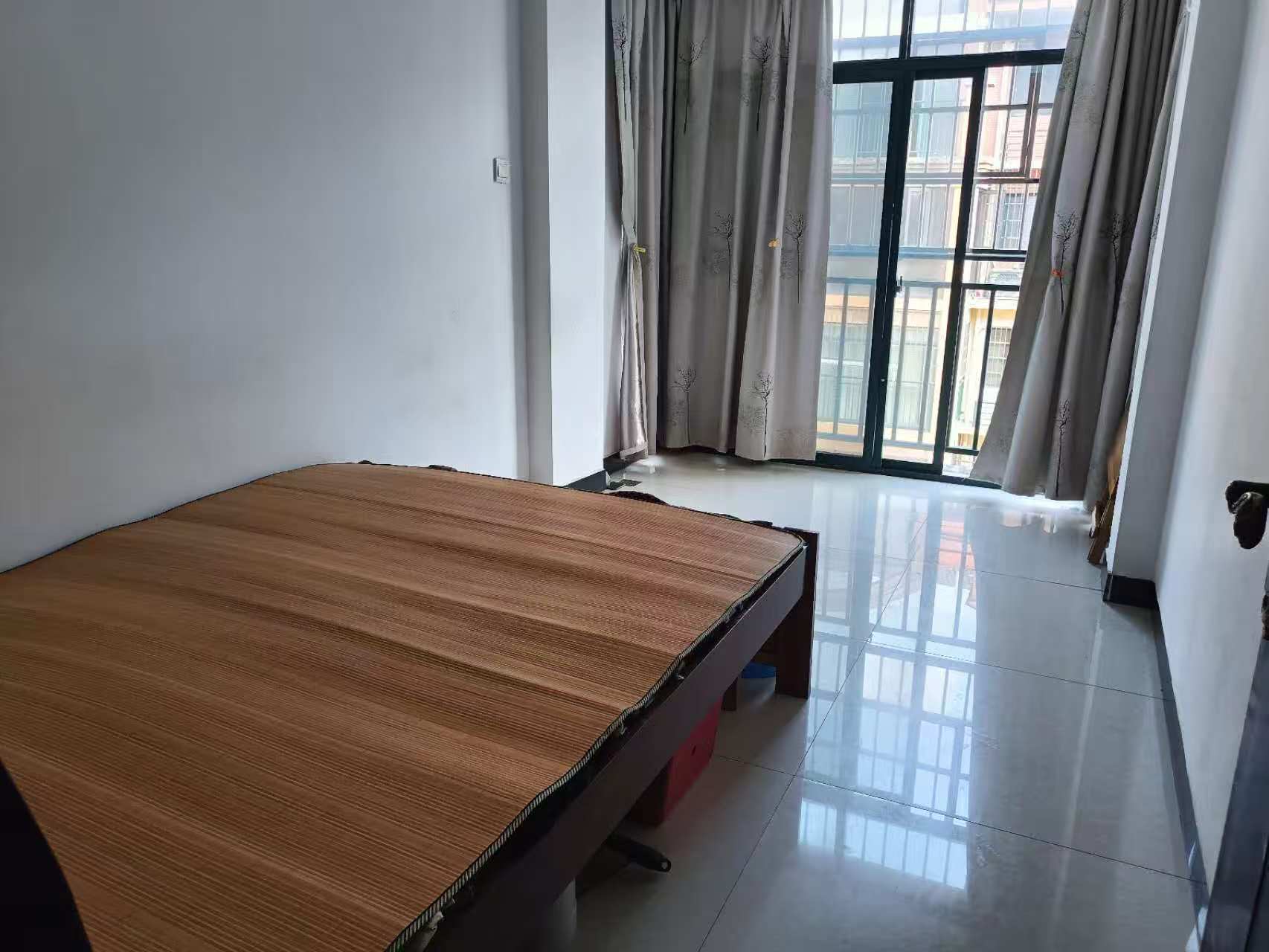 香槟花苑 3室2厅2卫 1200.0元/月 香槟花苑 3室2厅2卫 1200.0元/月室内图