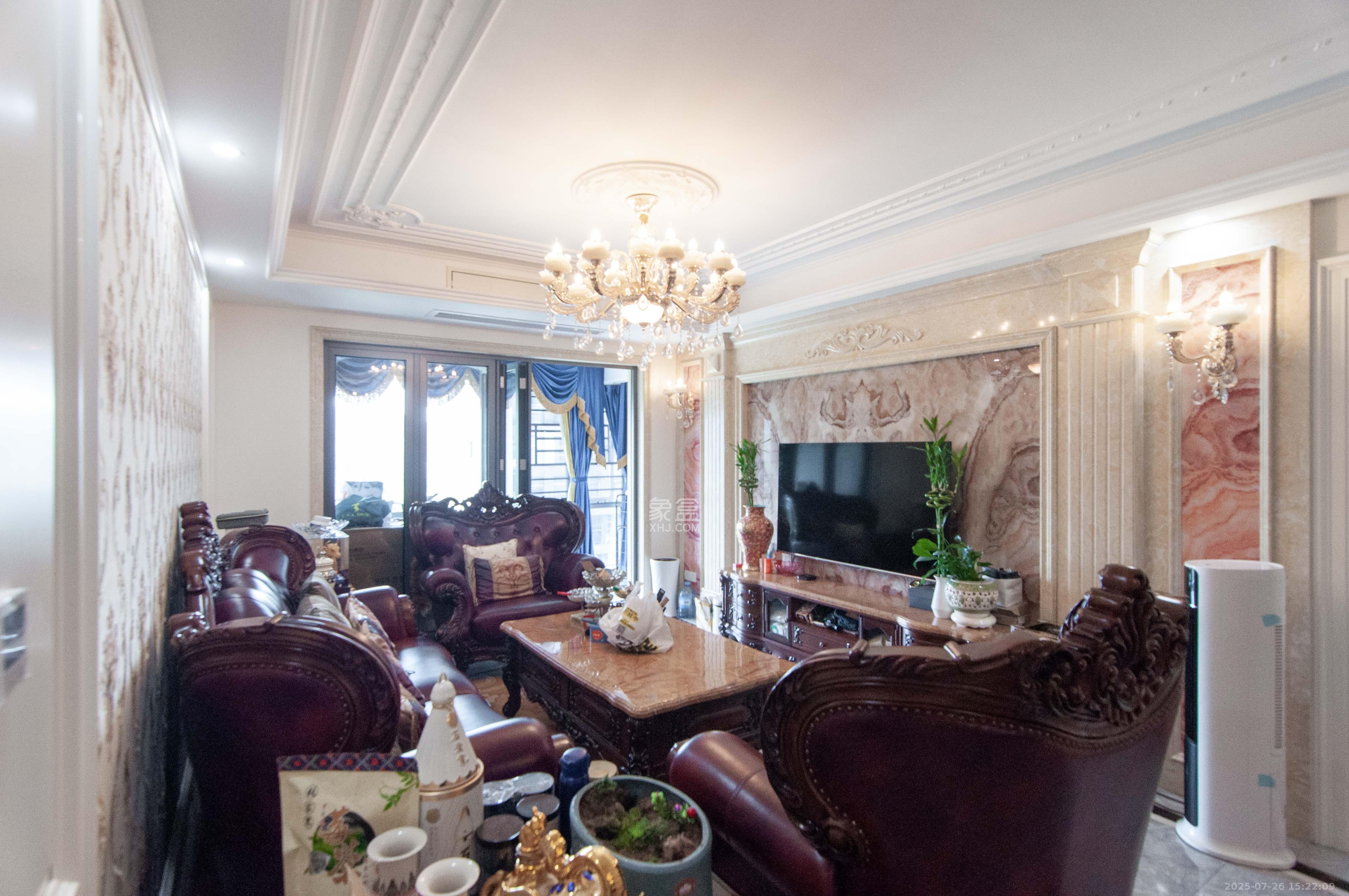 恩瑞御西湖  4室2厅2卫    245.0万客厅