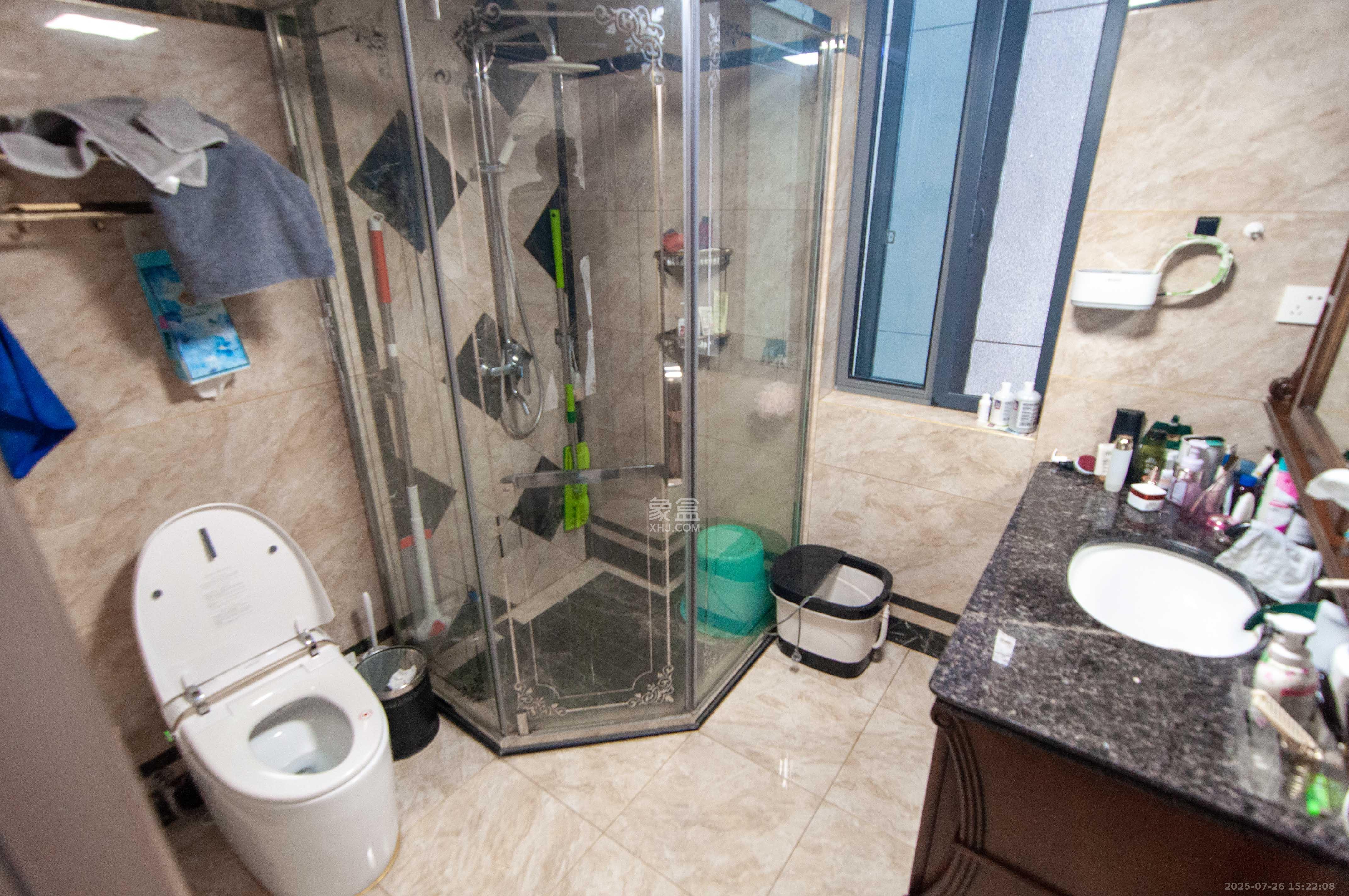 恩瑞御西湖  4室2厅2卫    245.0万卫生间