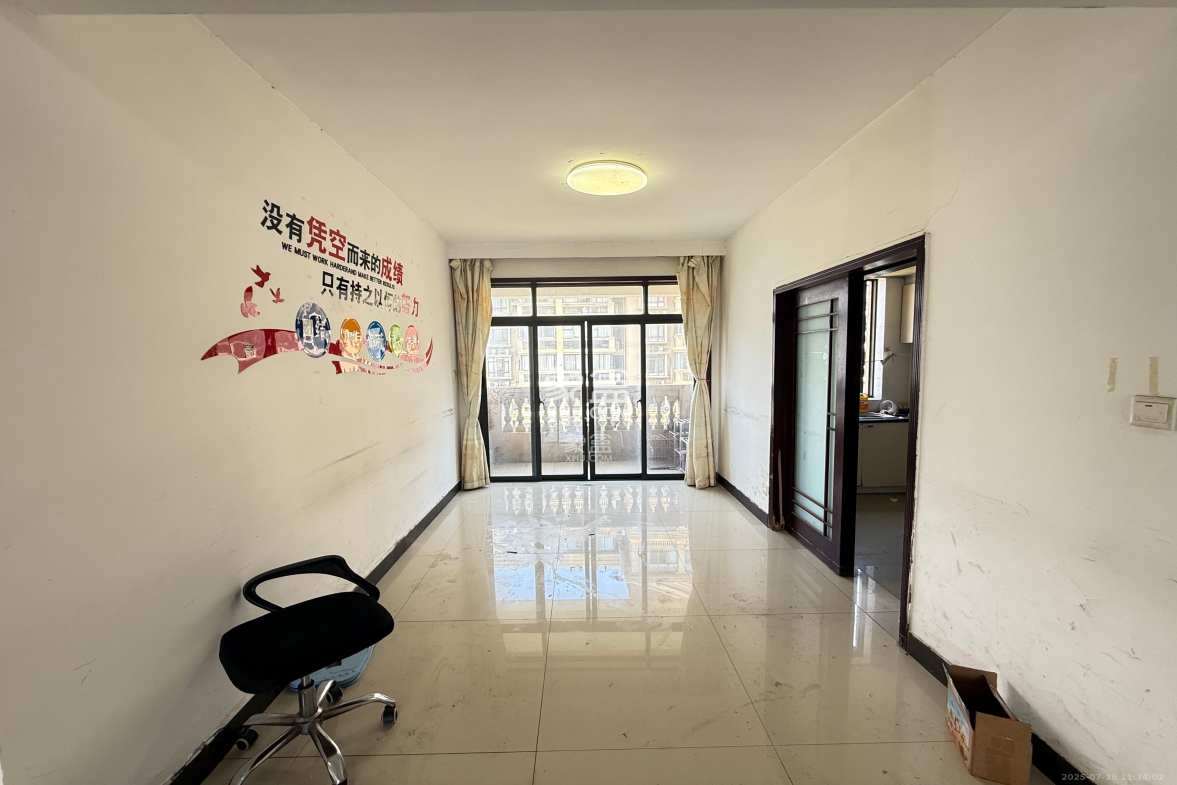 世嘉国际华城  3室2厅2卫    3100.0元/月 世嘉国际华城  3室2厅2卫    3100.0元/月室内图1