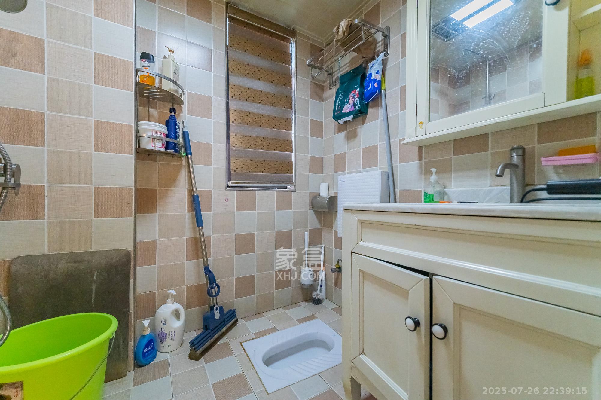 海伦春天  3室2厅1卫    72.8万卫生间