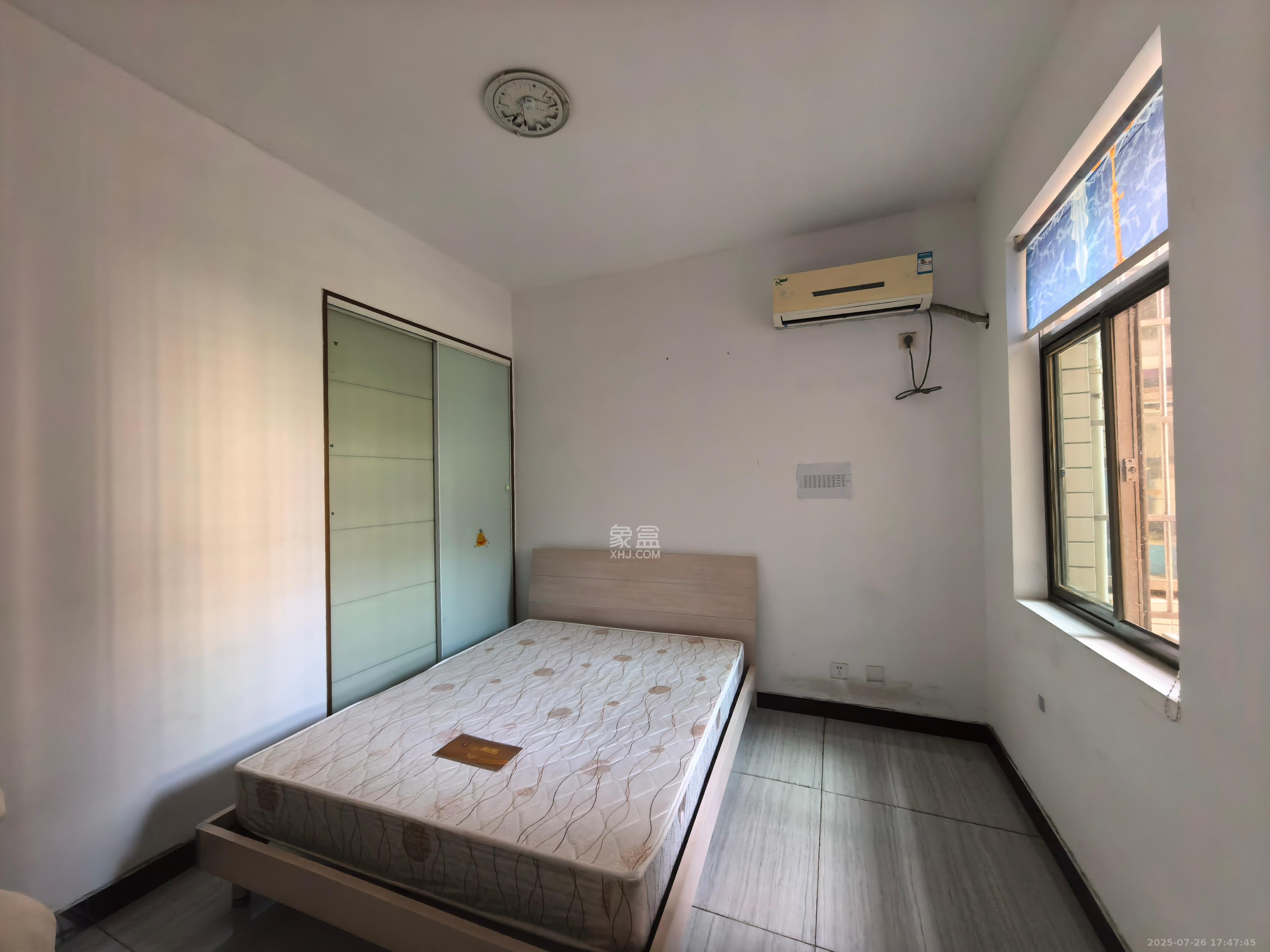 向阳湖安置小区  3室2厅2卫    2900.0元/月室内图