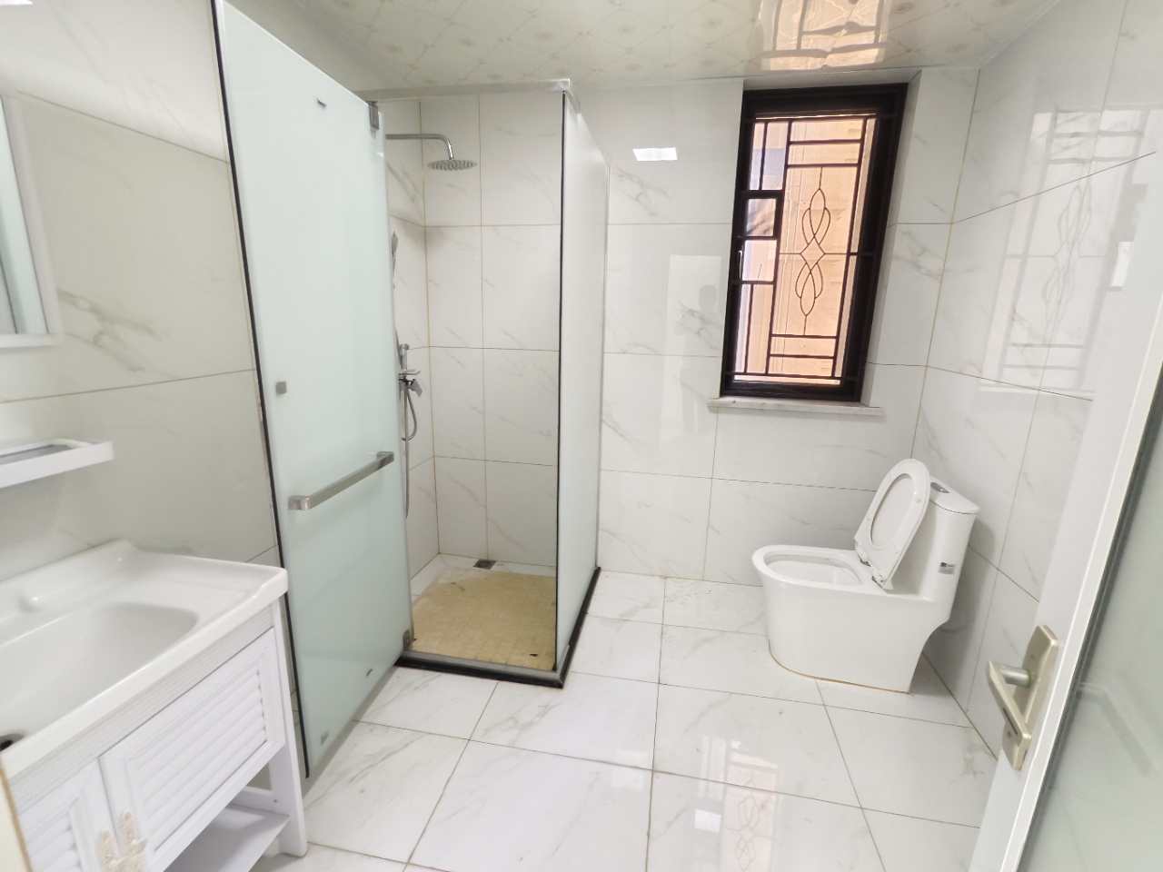 海阔天空-国瑞城三期(铂仕苑) 4室2厅2卫 8000.0元/月 海阔天空-国瑞城三期(铂仕苑) 4室2厅2卫 8000.0元/月室内图