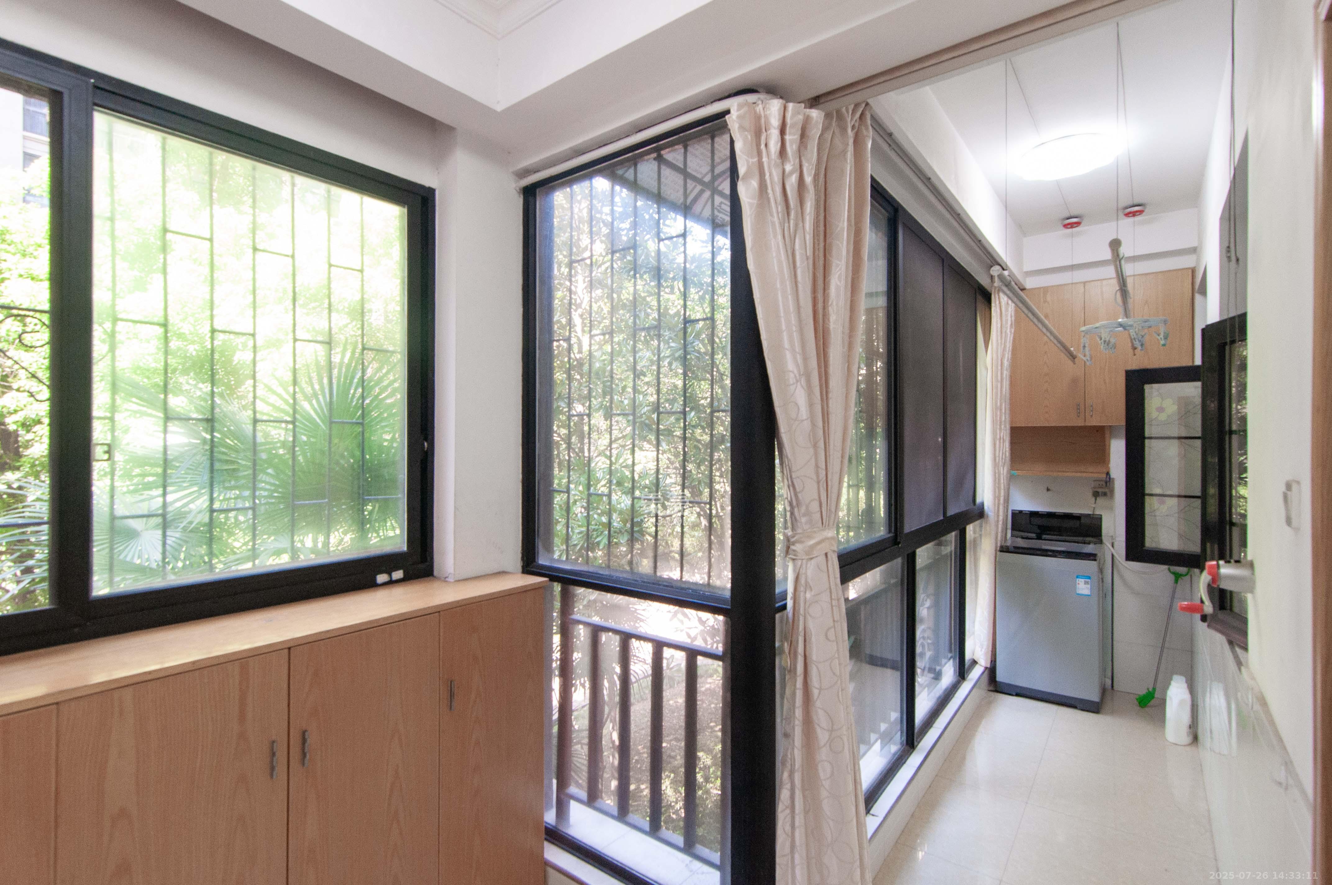 沁园春御院  3室2厅2卫   165.00万其他
