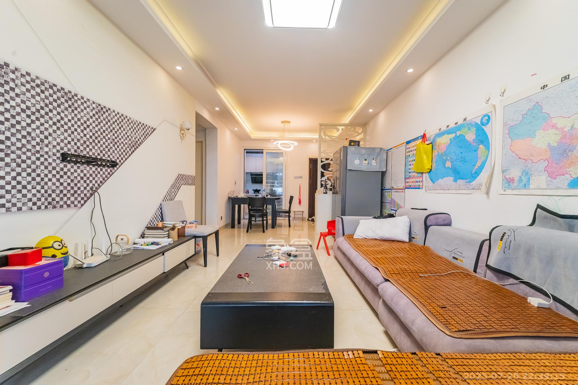 海伦春天  3室2厅1卫    72.8万客厅