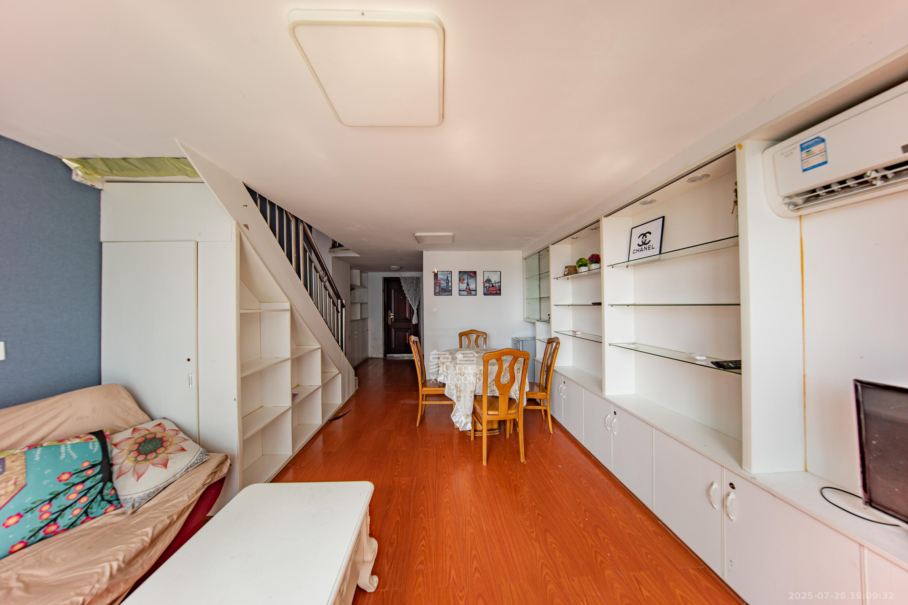 洋湖时代  1室1厅1卫    29.9万 洋湖时代  1室1厅1卫    29.9万客厅