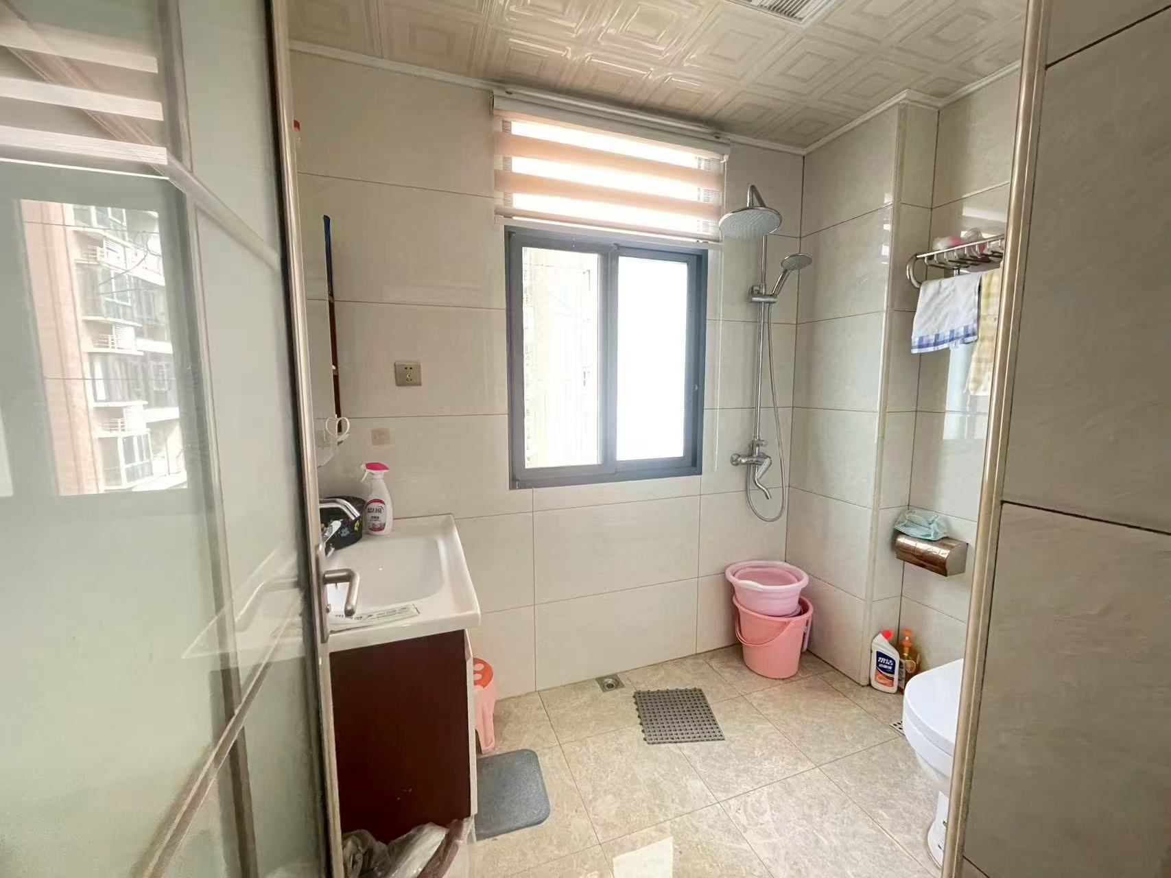 江山花苑  4室2厅2卫    2000.0元/月 江山花苑  4室2厅2卫    2000.0元/月室内图