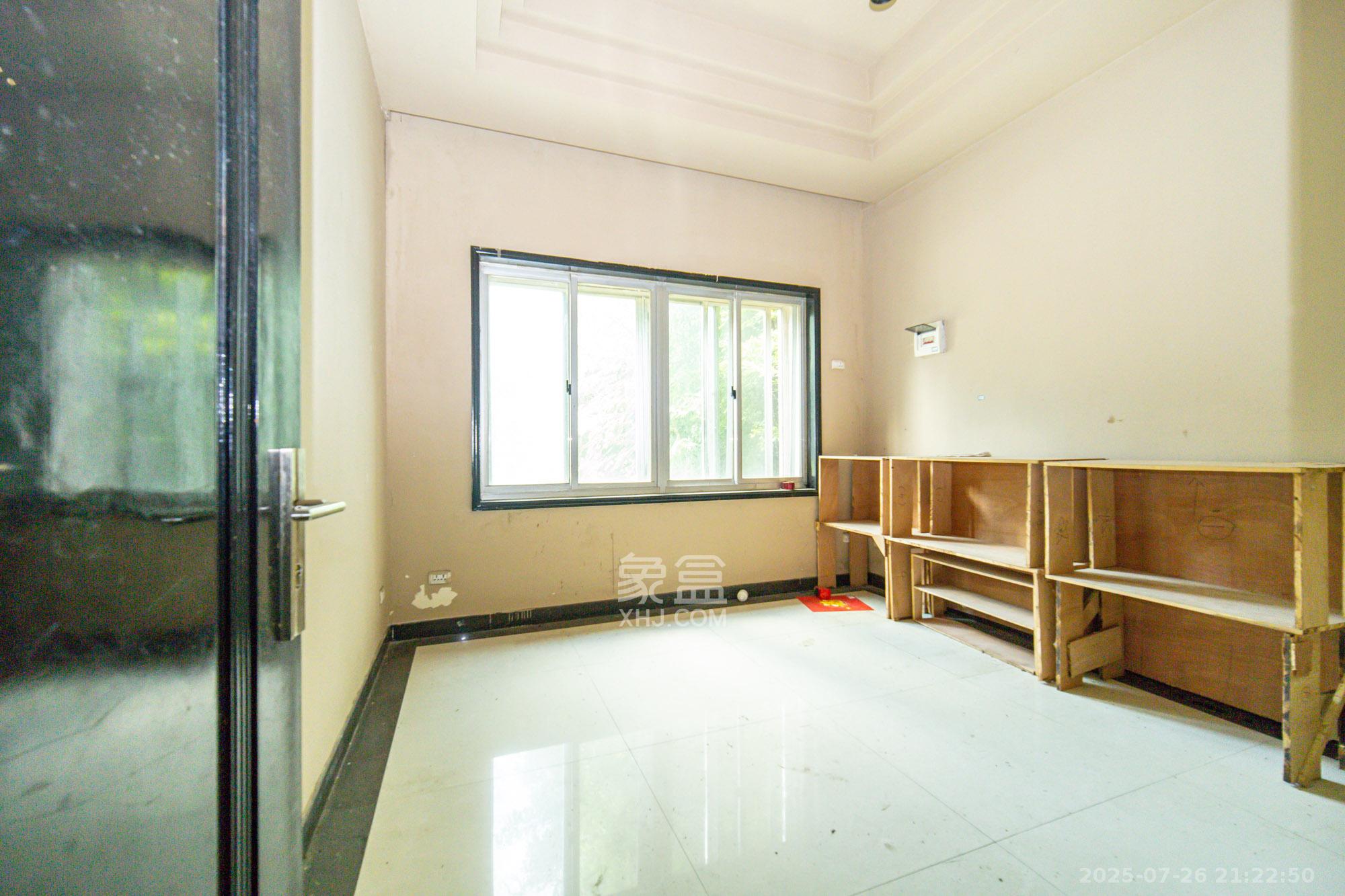 泰格林纸  6室2厅6卫    498.0万 泰格林纸  6室2厅6卫    498.0万卧室