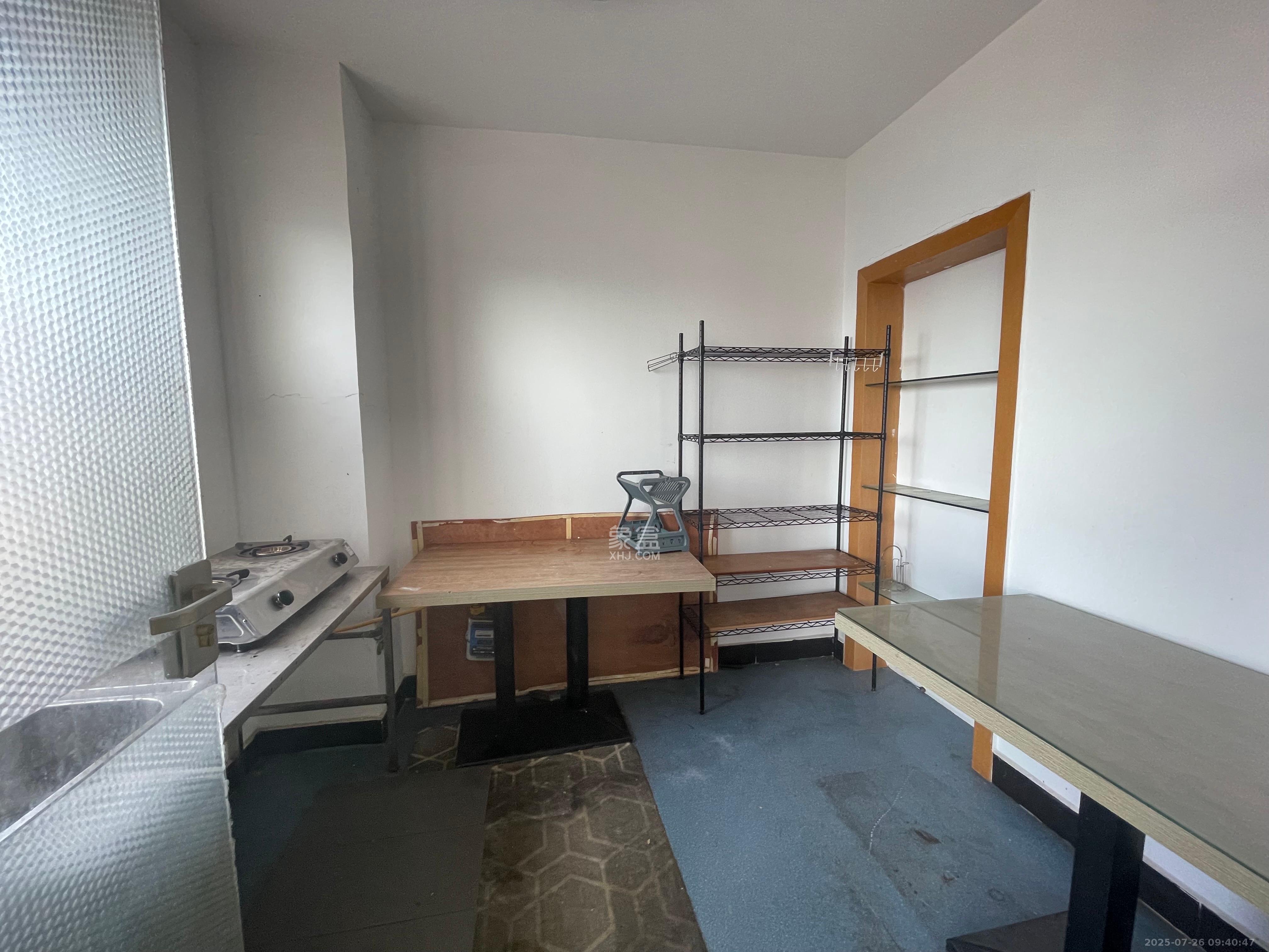 蔚蓝天空 4室2厅1卫 3800.0元/月 蔚蓝天空 4室2厅1卫 3800.0元/月室内图