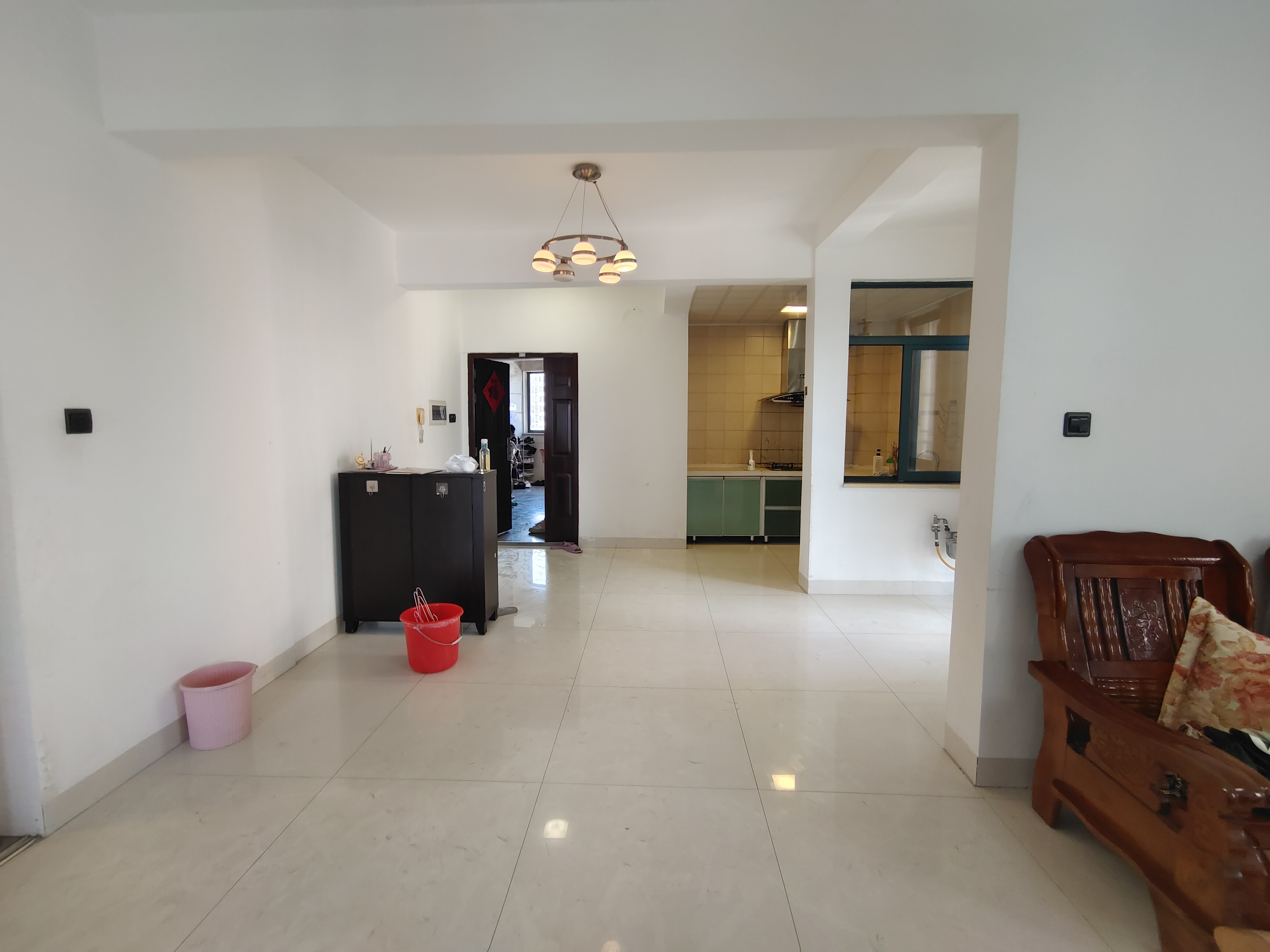 万花坊  2室2厅1卫    2400.0元/月 万花坊  2室2厅1卫    2400.0元/月室内图