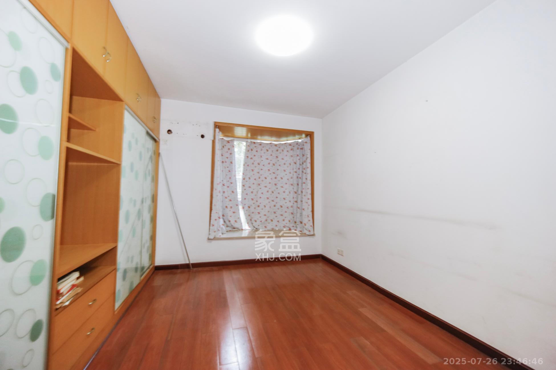 山水庭院  2室2厅1卫    56.0万 山水庭院  2室2厅1卫    56.0万卧室