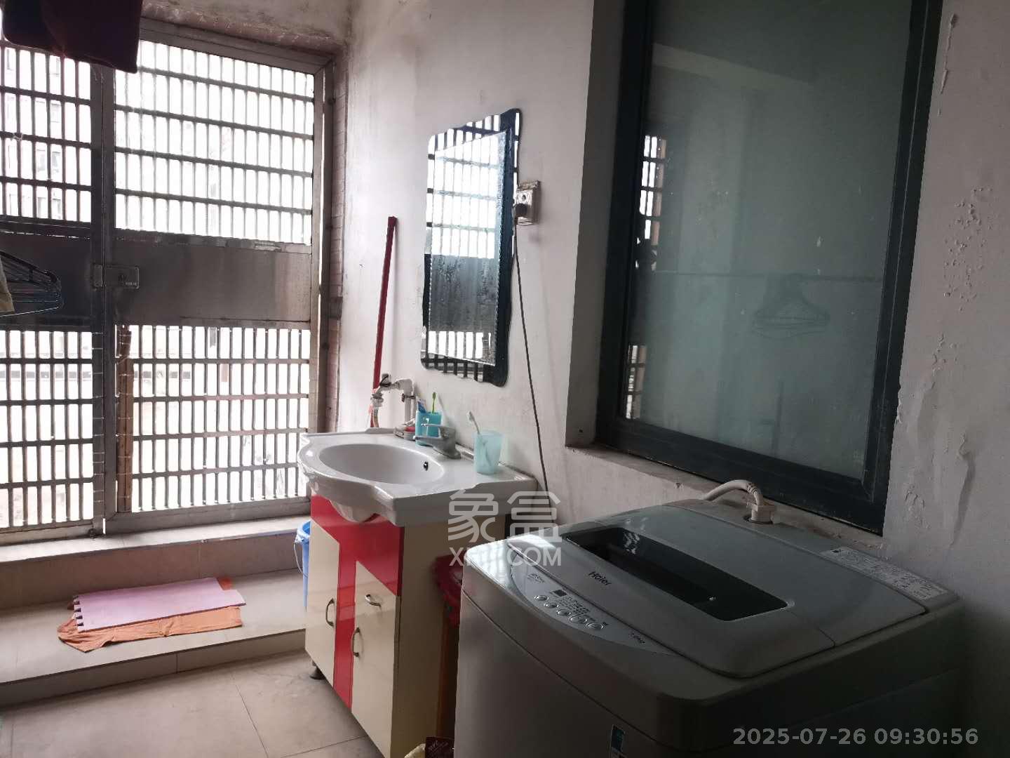 三一街区  3室2厅1卫    1300.0元/月室内图