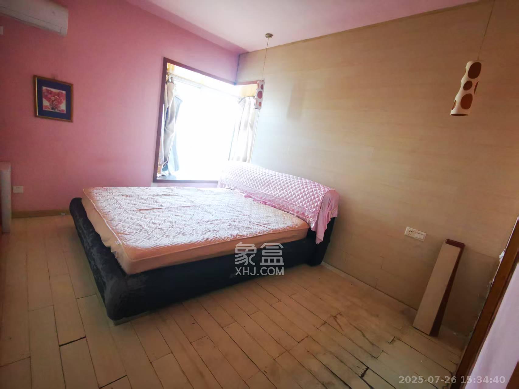 恒丰佳星园 3室2厅2卫 2600.0元/月 恒丰佳星园 3室2厅2卫 2600.0元/月室内图