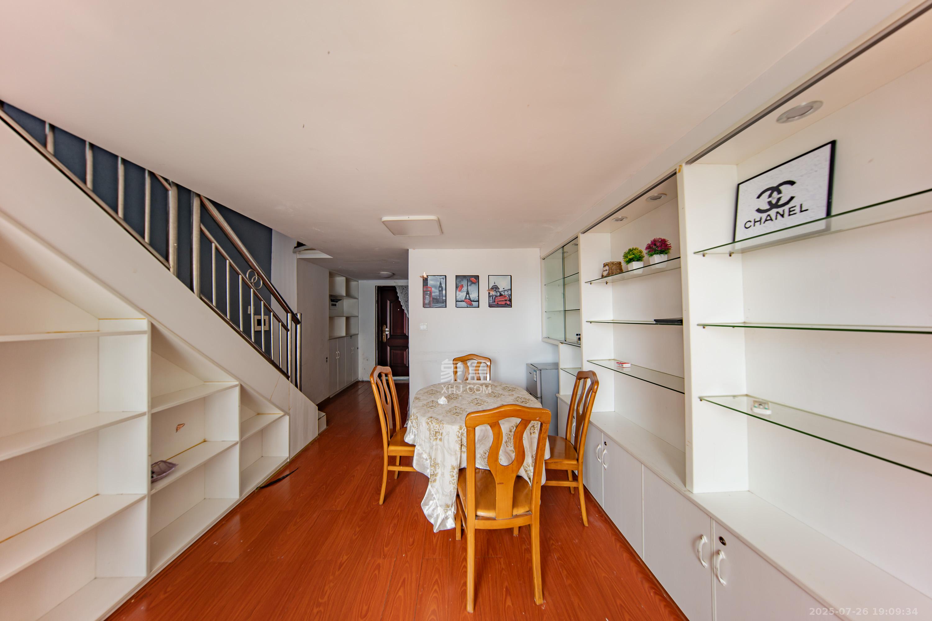 洋湖时代  1室1厅1卫    29.9万 洋湖时代  1室1厅1卫    29.9万客厅